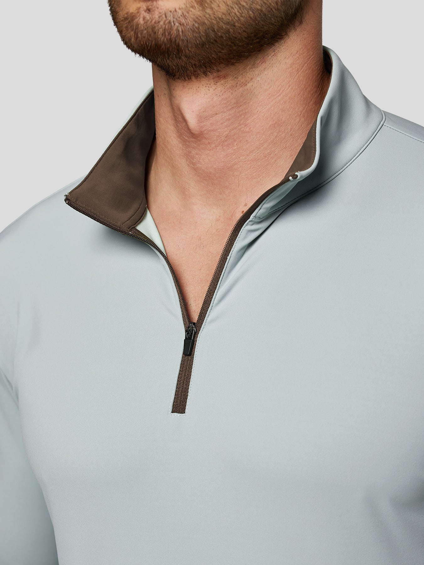 SmoothBlend de corte entallado Half Zip Mock Neck Tee: Zip Contrast Color