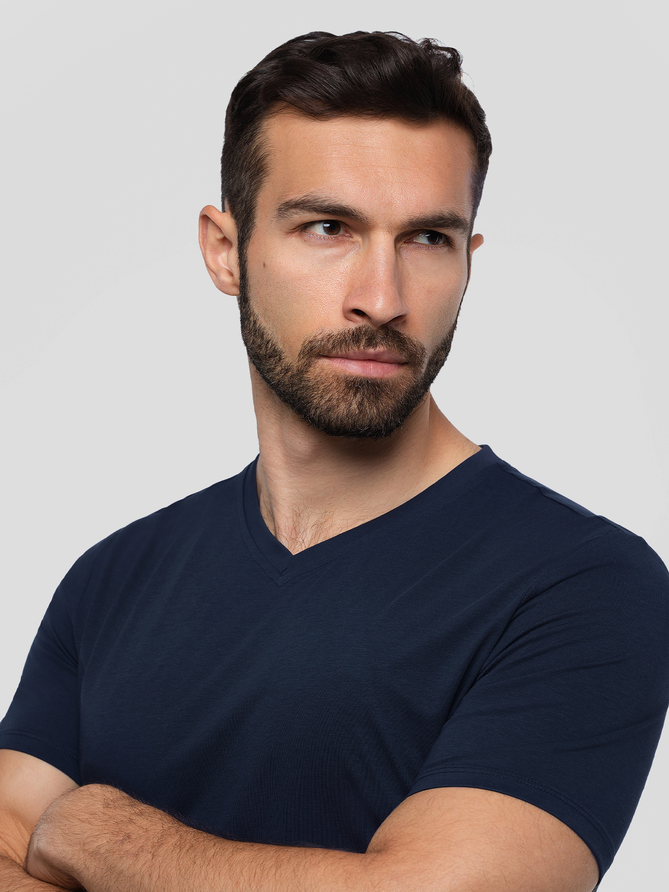 StayCool 2.0 V-neck Curve-Hem Tee: de corte entallado