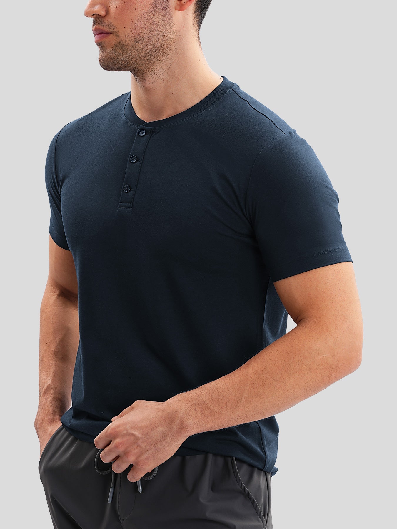 Camisa StayCool 2.0 de corte entallado Henley