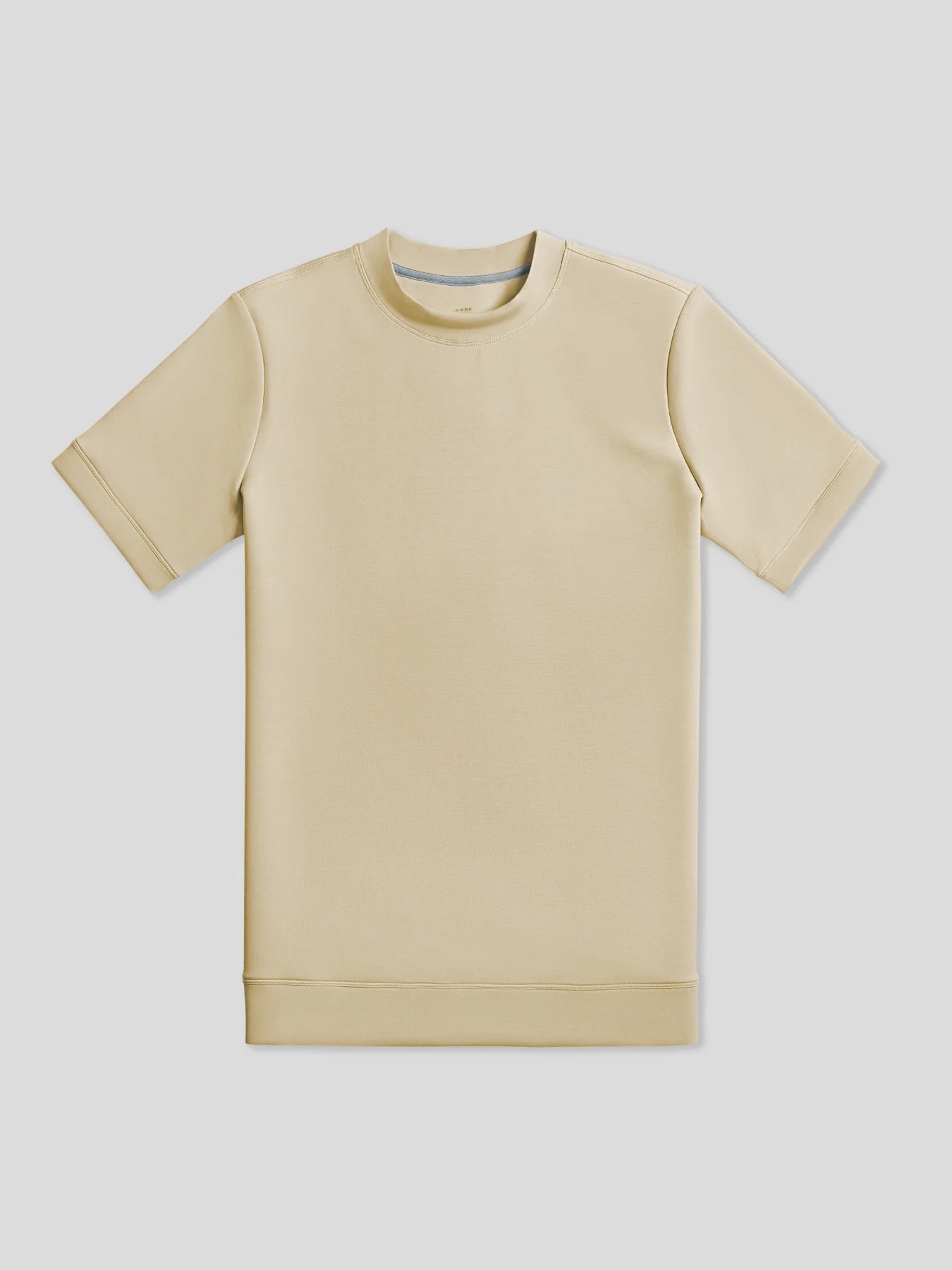 Modal Blend de manga corta Tee:de corte entallado