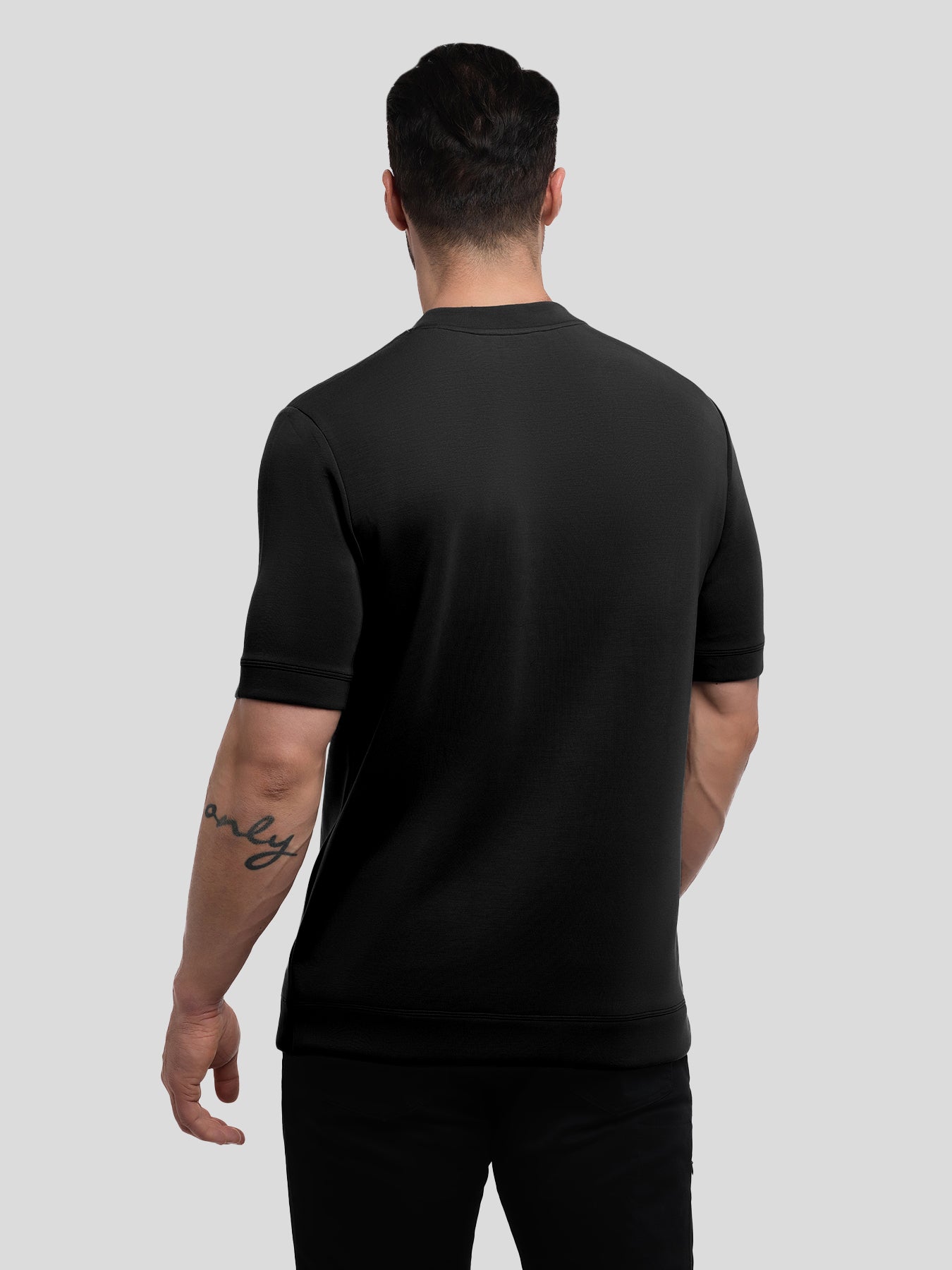 Modal Blend de manga corta Tee:de corte entallado