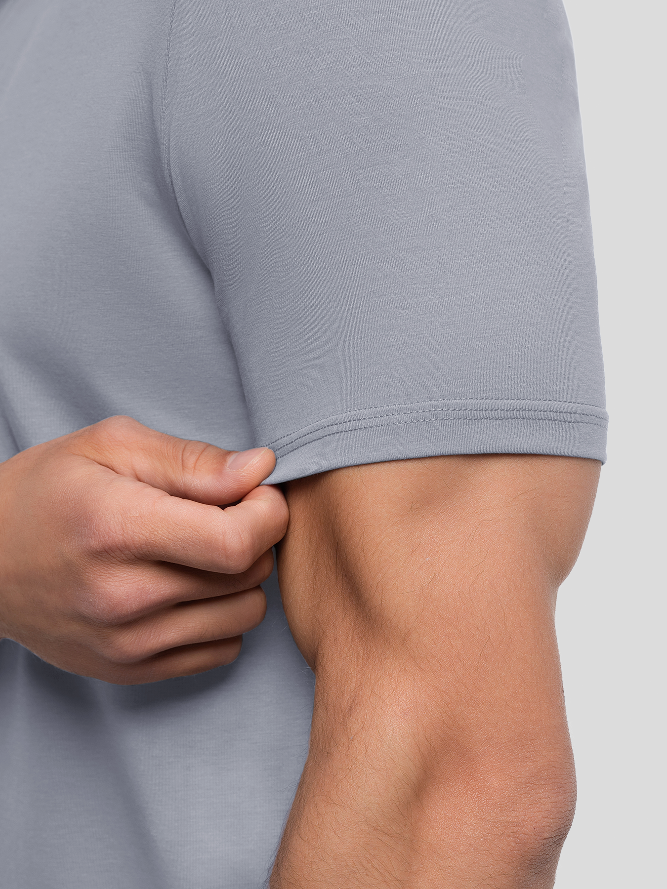 StayCool 2.0 V-neck Curve-Hem Tee: de corte entallado