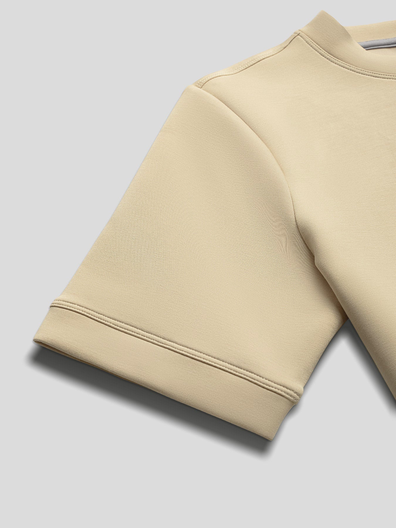 Modal Blend de manga corta Tee:de corte entallado