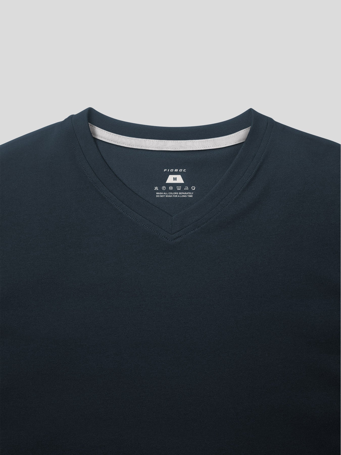 StayCool 2.0 V-neck Curve-Hem Tee: de corte entallado