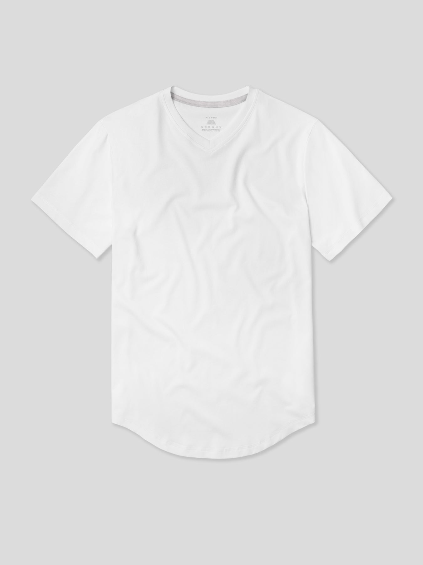 StayCool 2.0 V-neck Elongated Tee: de corte entallado