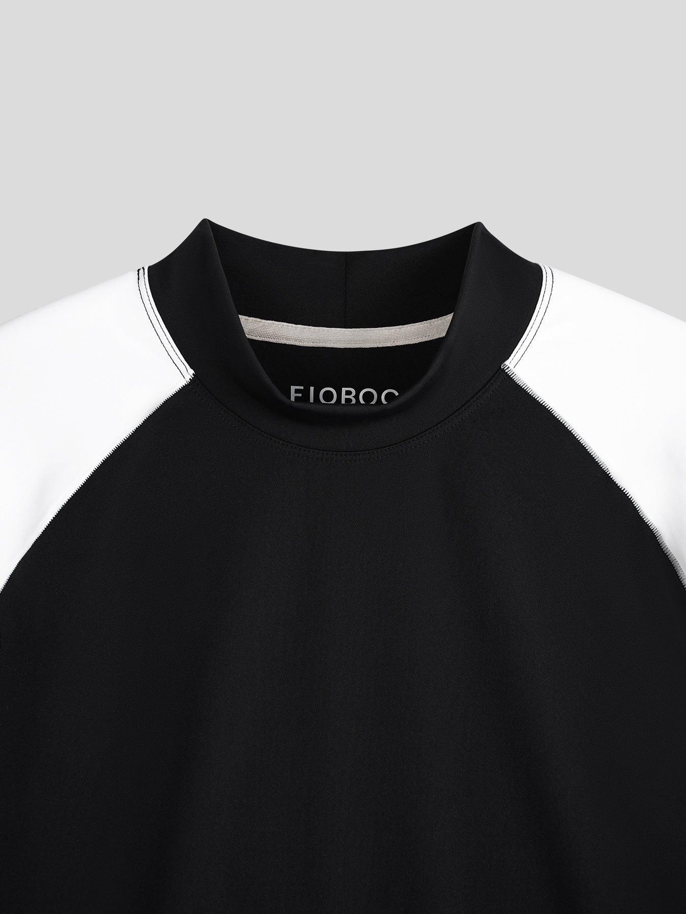 SmoothBlend Contract Color Mock Neck de manga larga Tee