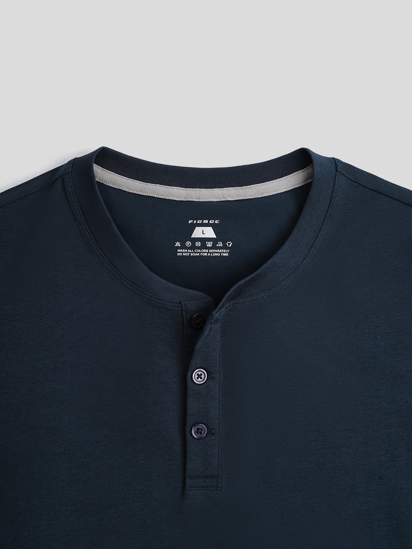 Camisa StayCool 2.0 de corte entallado Henley