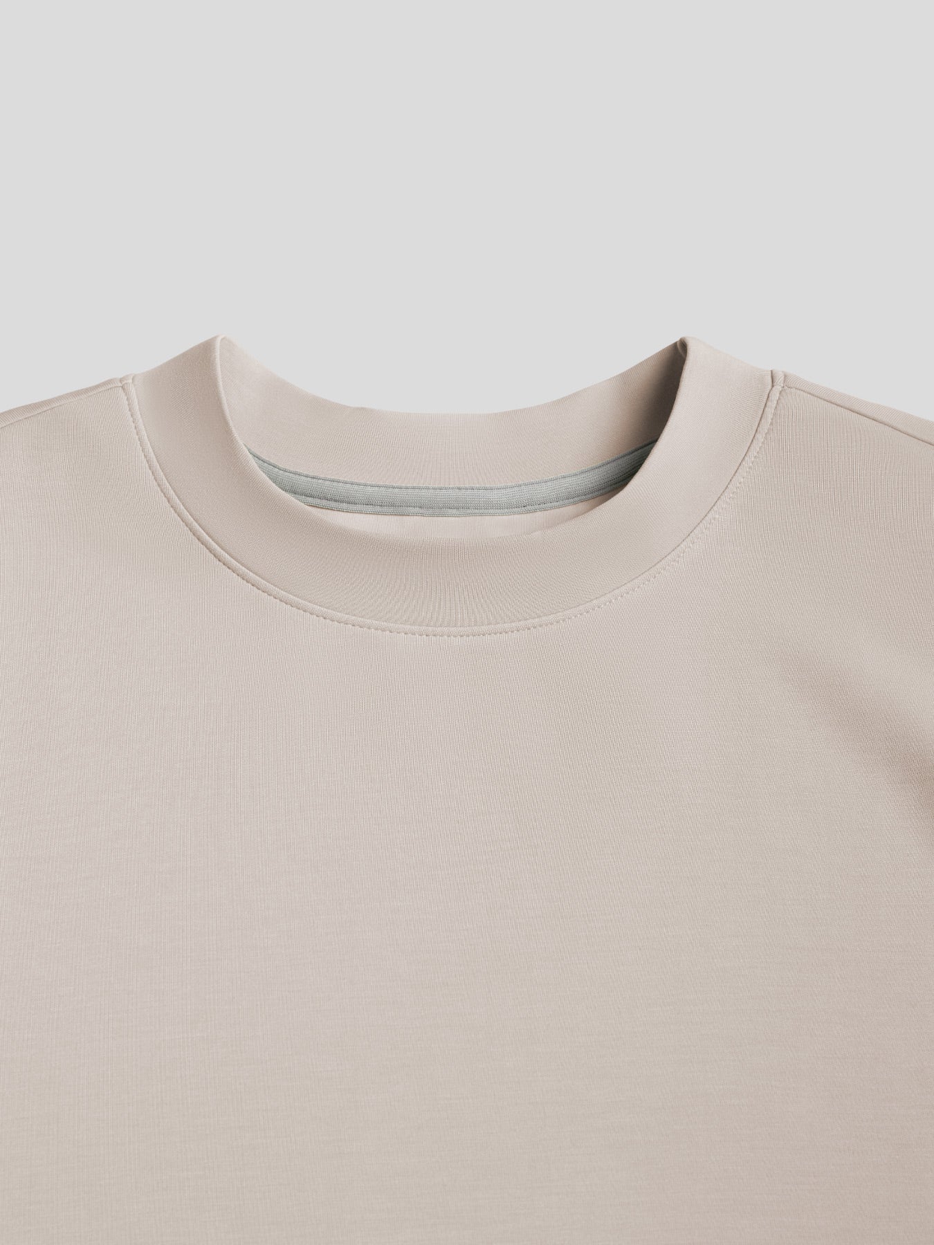 Modal Blend Elbow Patch de manga larga Tee:de corte entallado