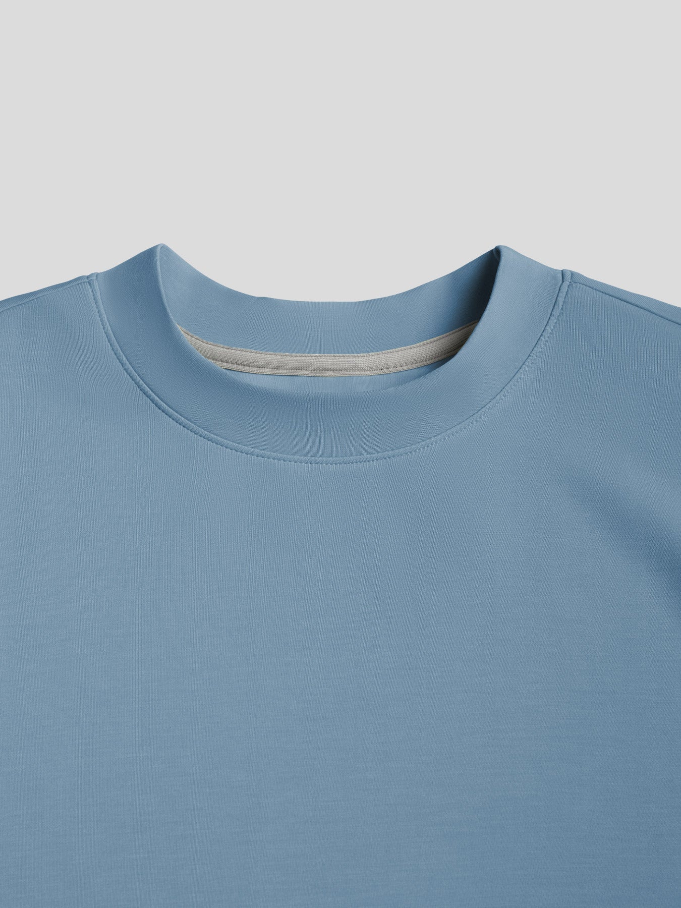 Modal Blend Elbow Patch de manga larga Tee:de corte entallado