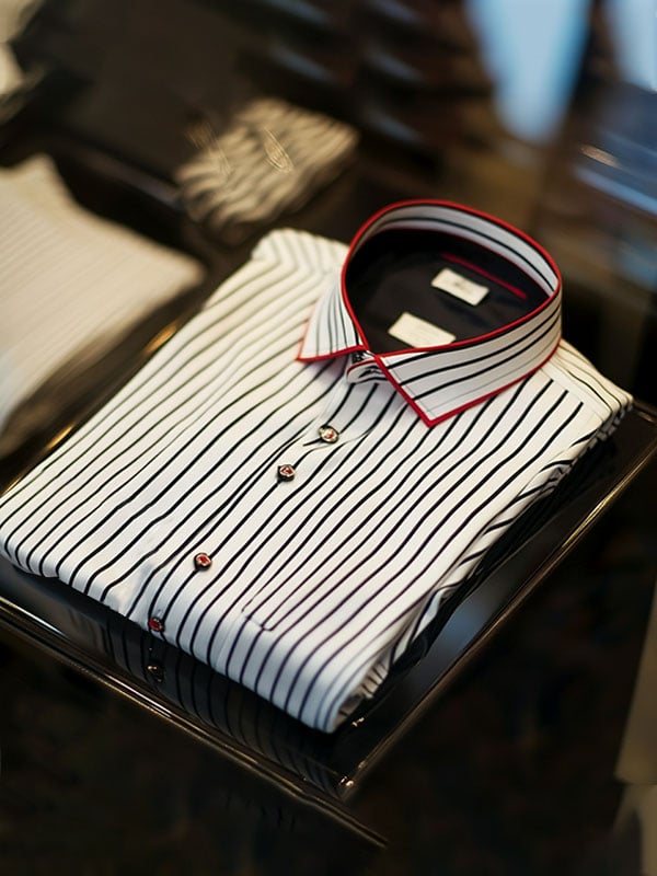 Camisa Deluxe ejecutivo a rayas solapa de manga corta para hombre