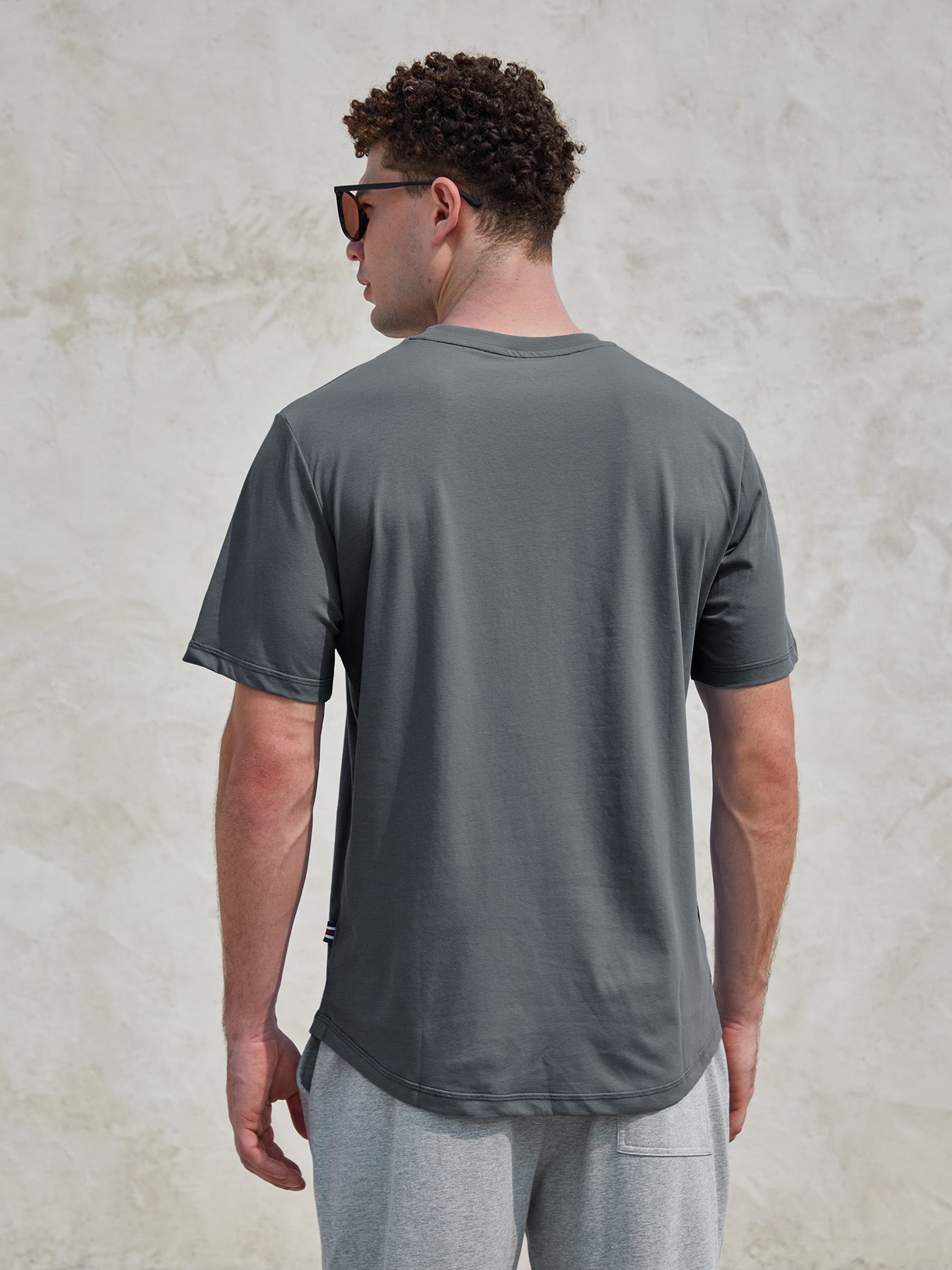 StayCool 2.0 Curve-Hem Tee: clásico Fit