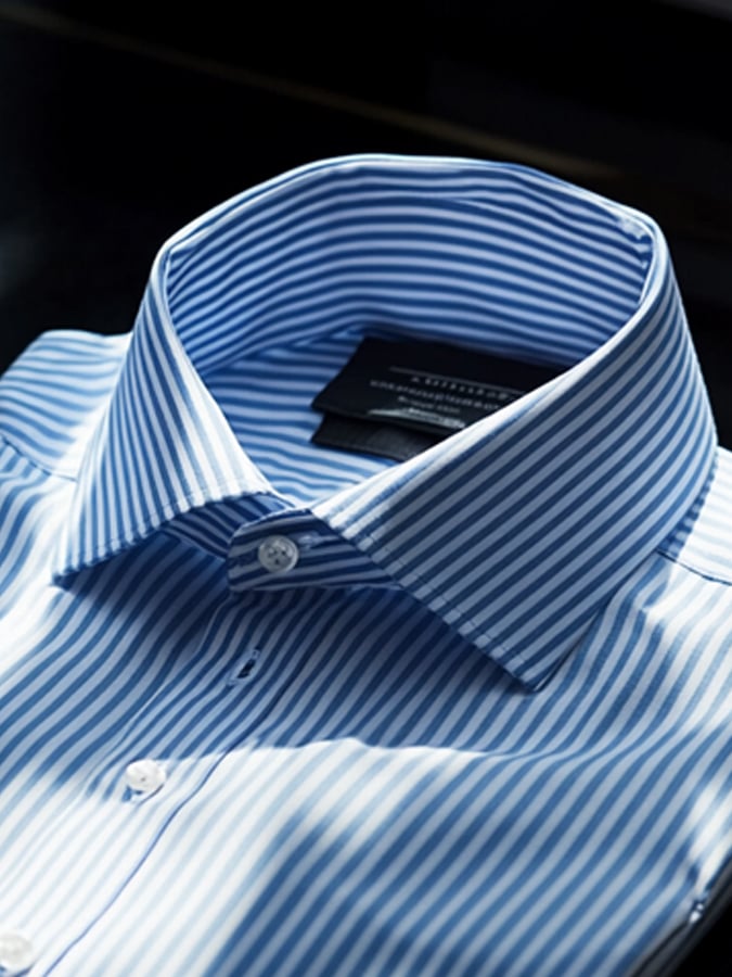 Camisa a rayas de lino solapa de manga corta para hombre