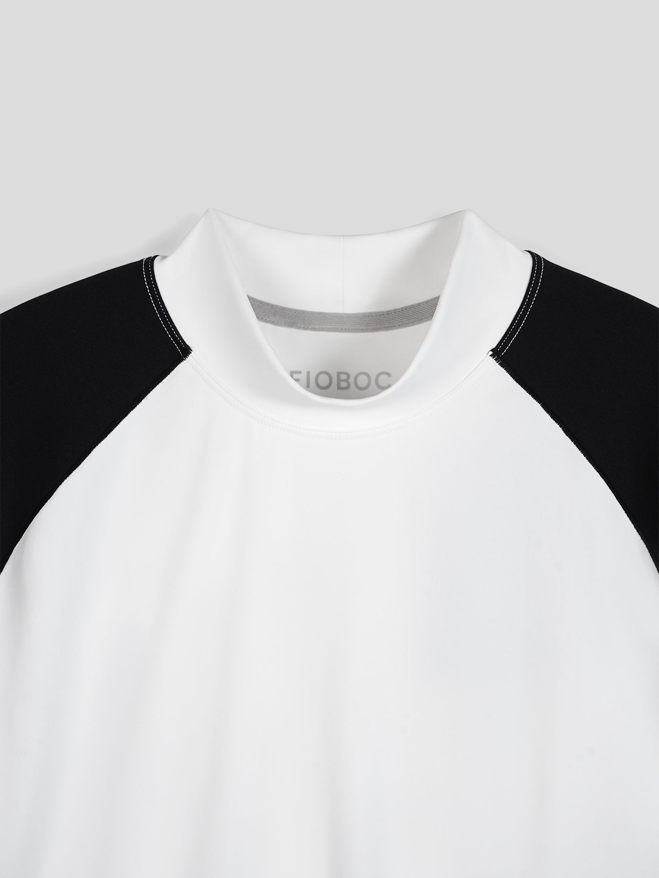 SmoothBlend Contract Color Mock Neck de manga larga Tee