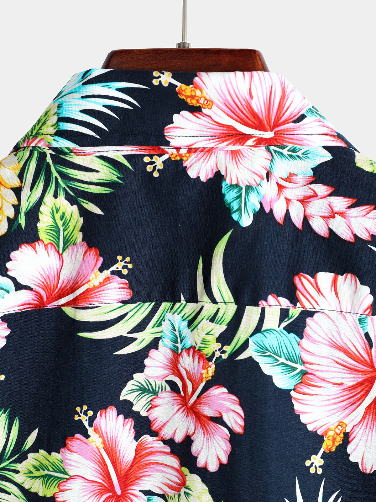Dark Blue floral Holiday de manga corta de algodón Pockecamiseta para hombre