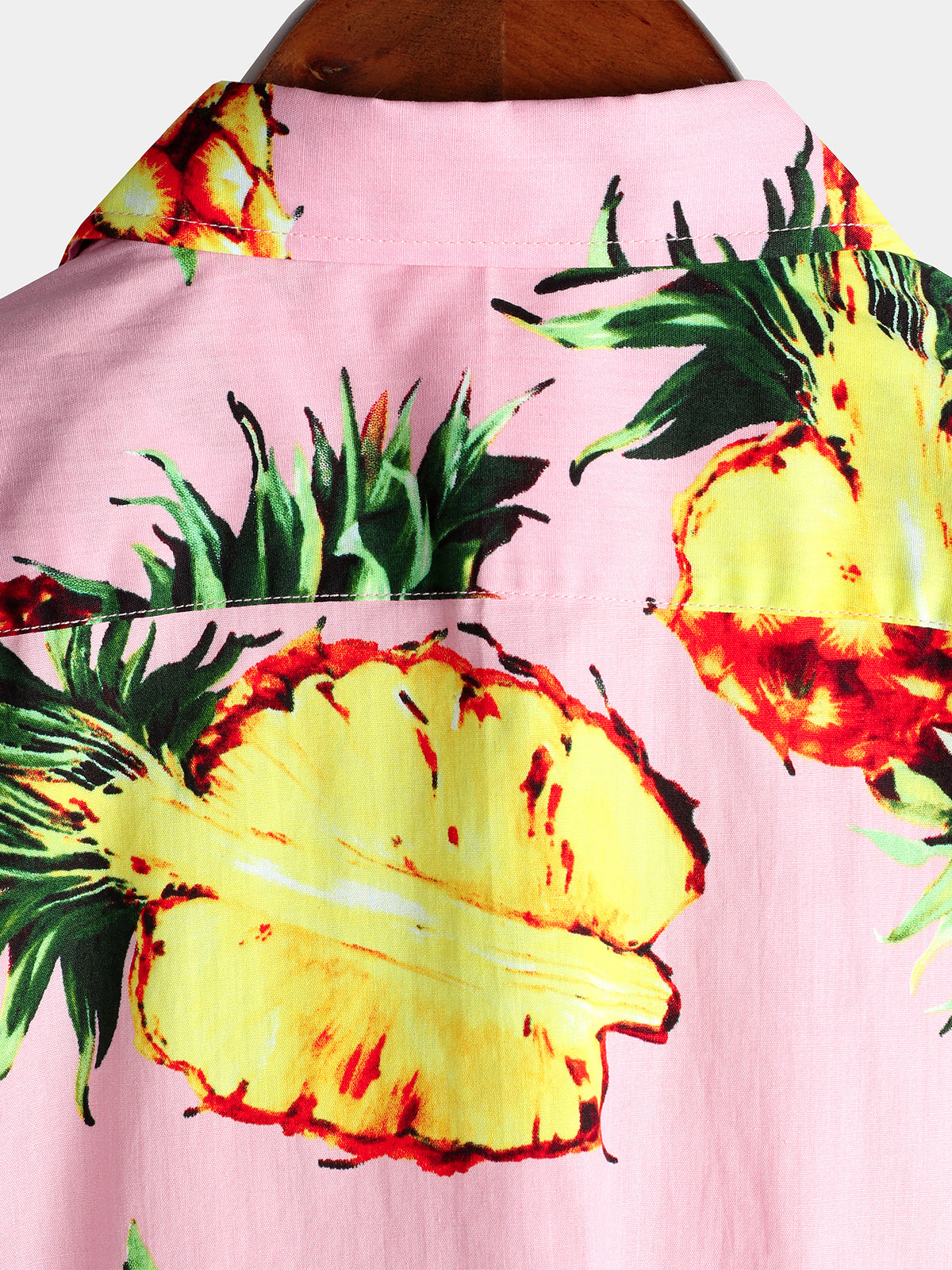 Camisa Pink Pineapple estampado Holiday Pocket de algodón para hombre