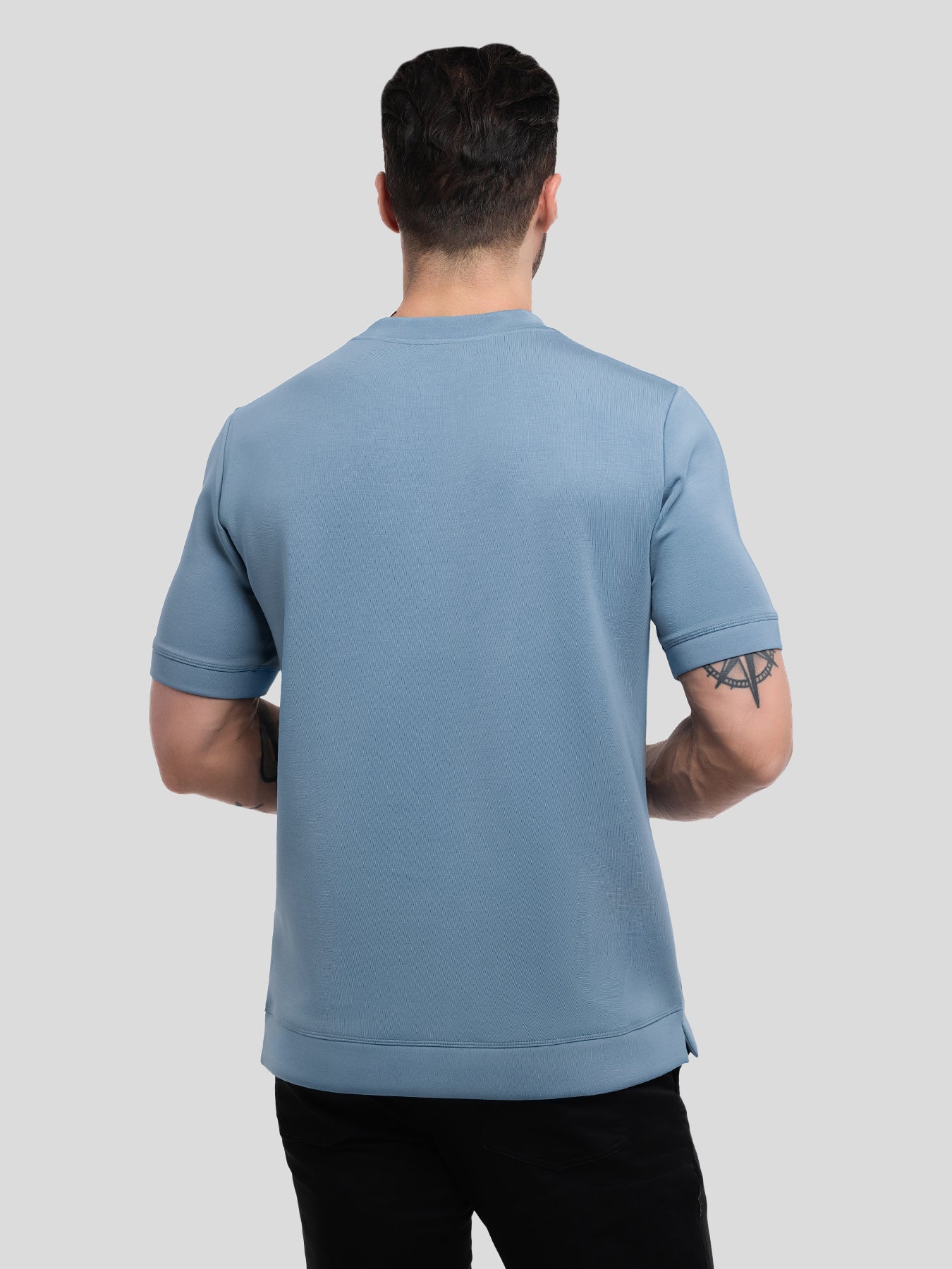 Modal Blend de manga corta Tee:de corte entallado