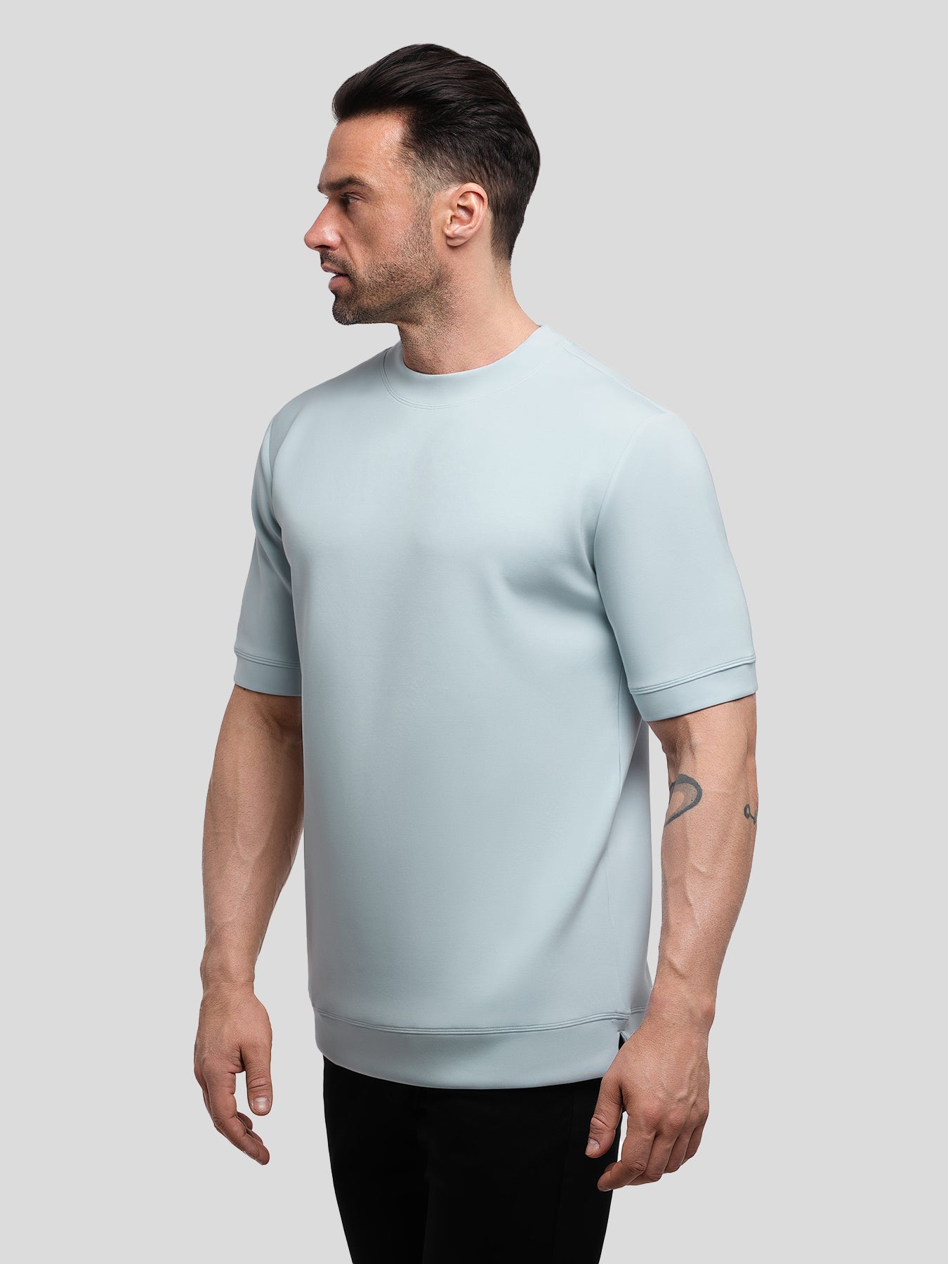 Modal Blend de manga corta Tee:de corte entallado