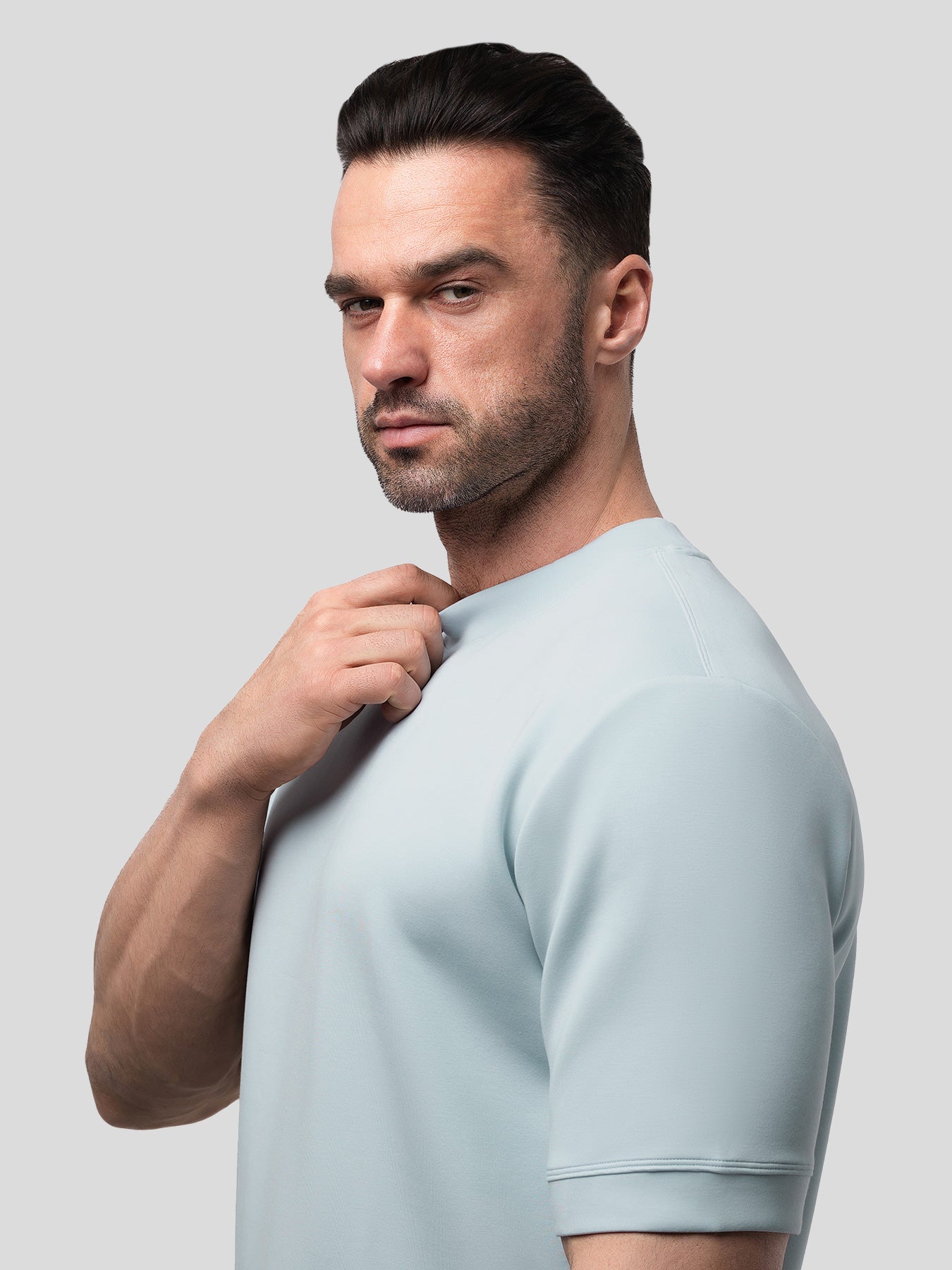 Modal Blend de manga corta Tee:de corte entallado