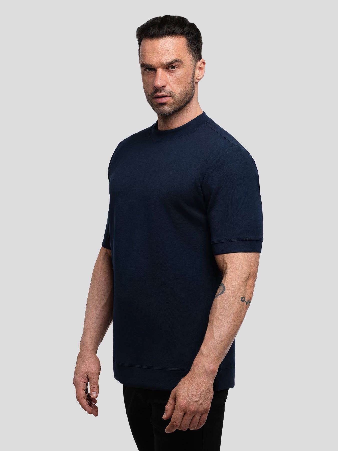 Modal Blend de manga corta Tee:de corte entallado