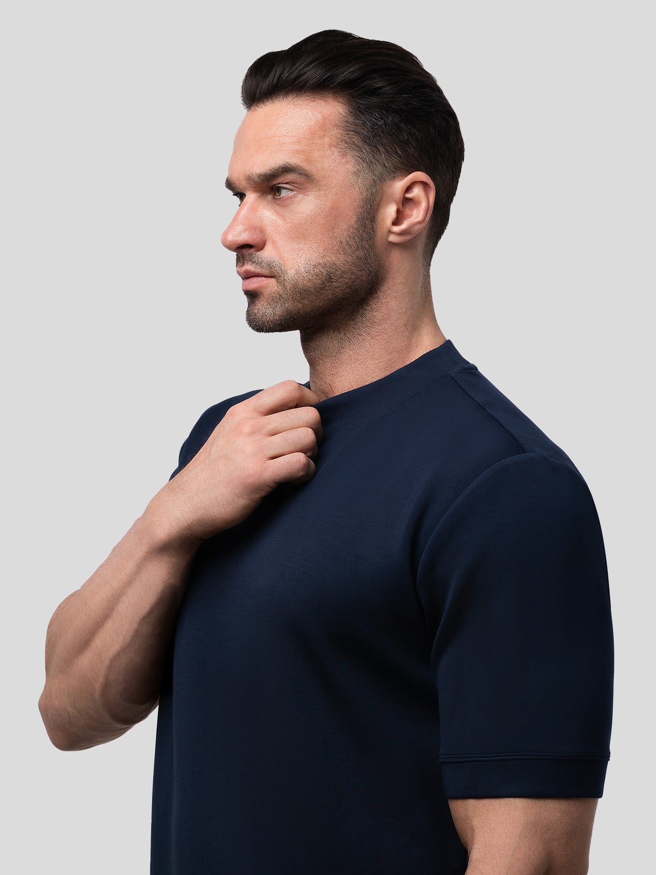 Modal Blend de manga corta Tee:de corte entallado