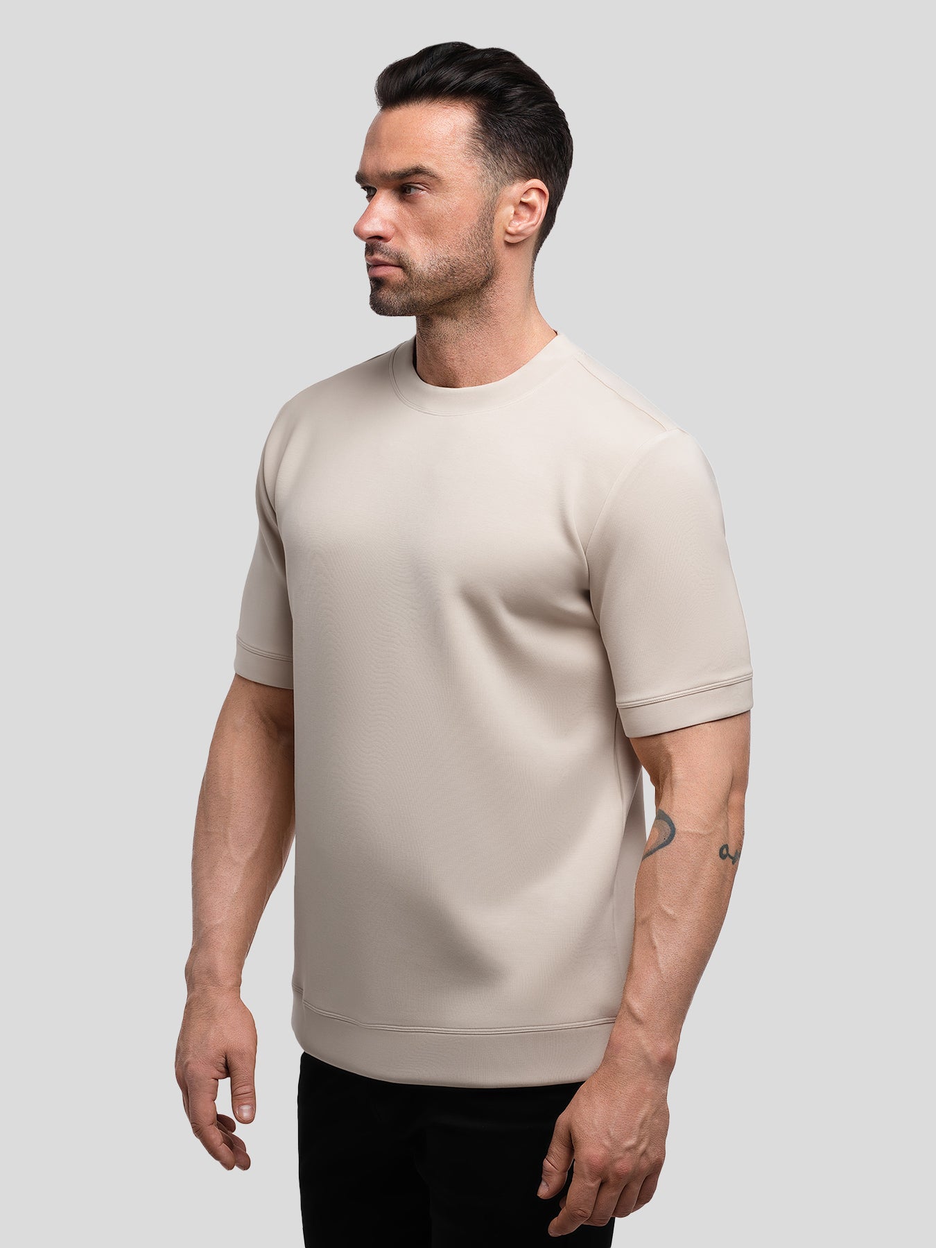 Modal Blend de manga corta Tee:de corte entallado