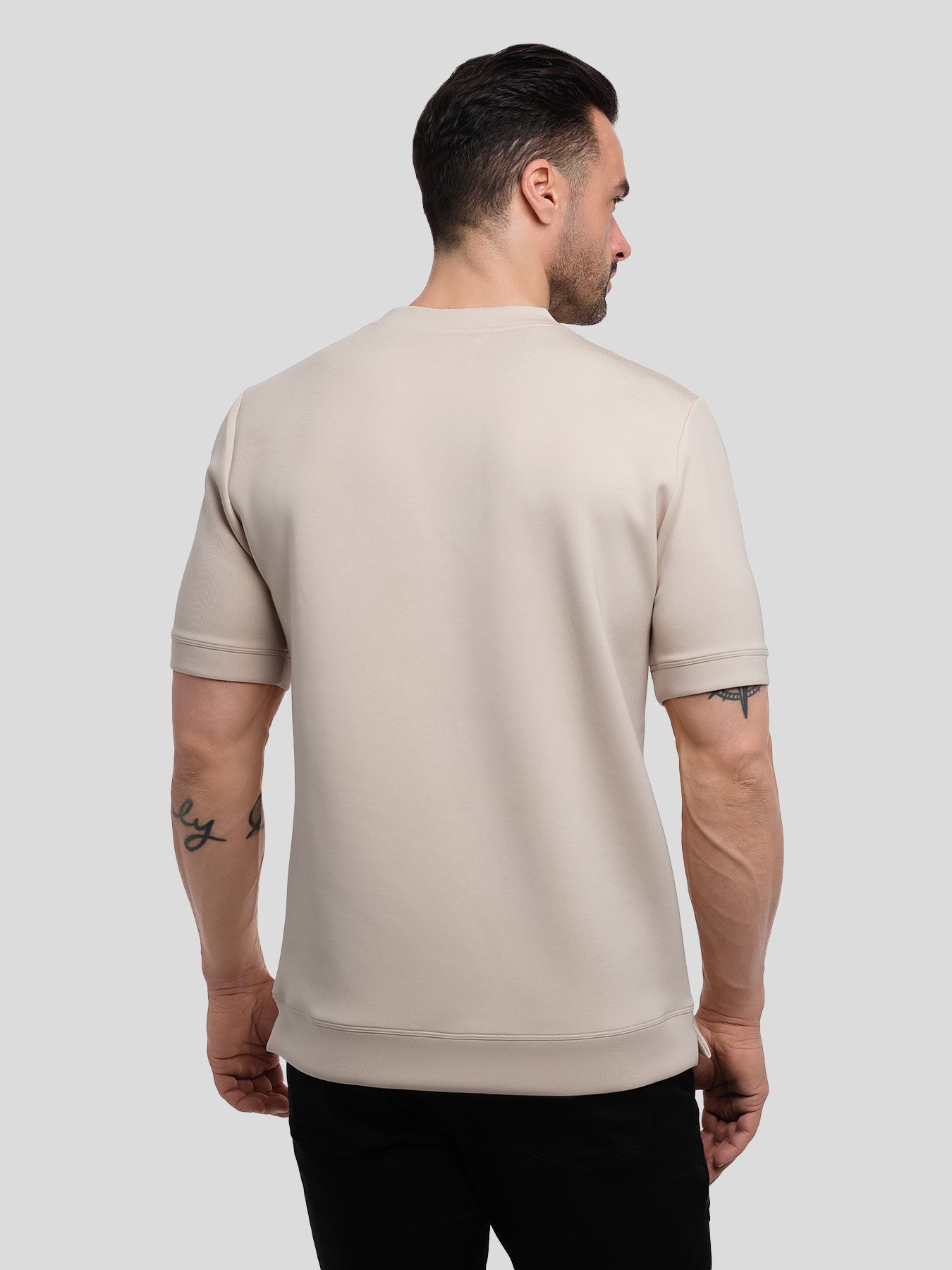 Modal Blend de manga corta Tee:de corte entallado
