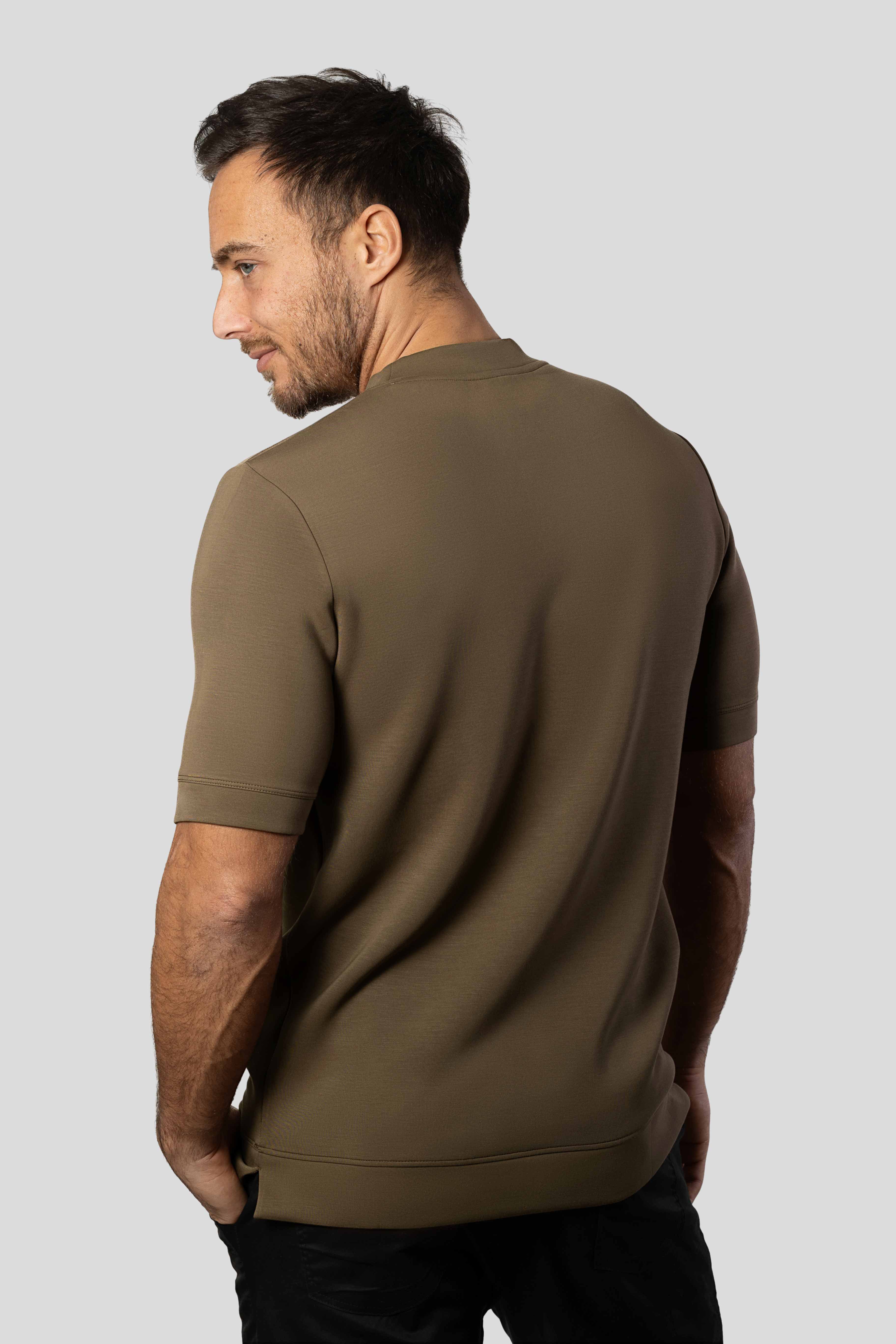 Modal Blend de manga corta Tee:de corte entallado