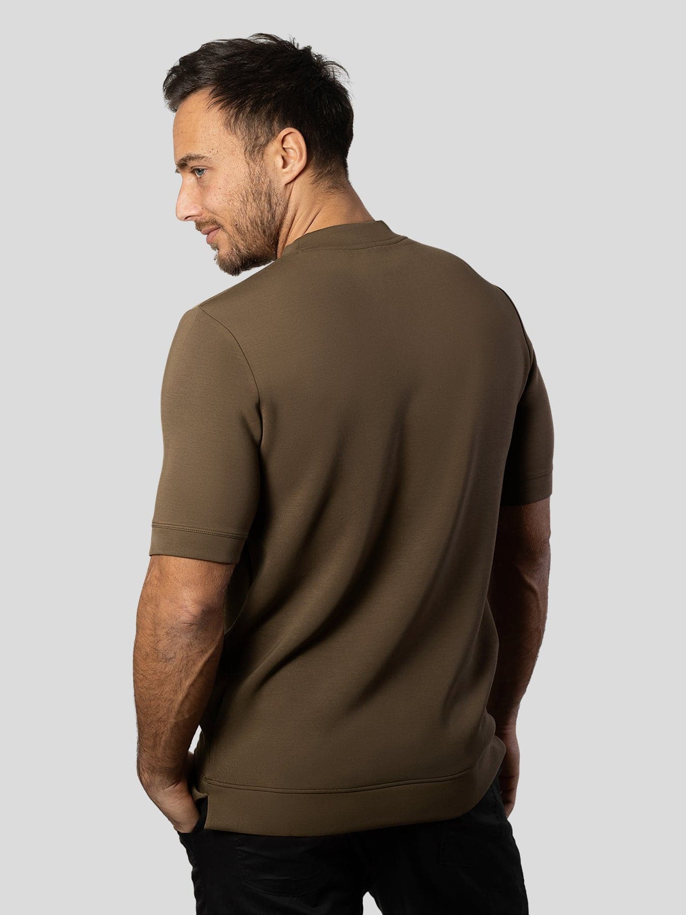 Modal Blend de manga corta Tee:de corte entallado
