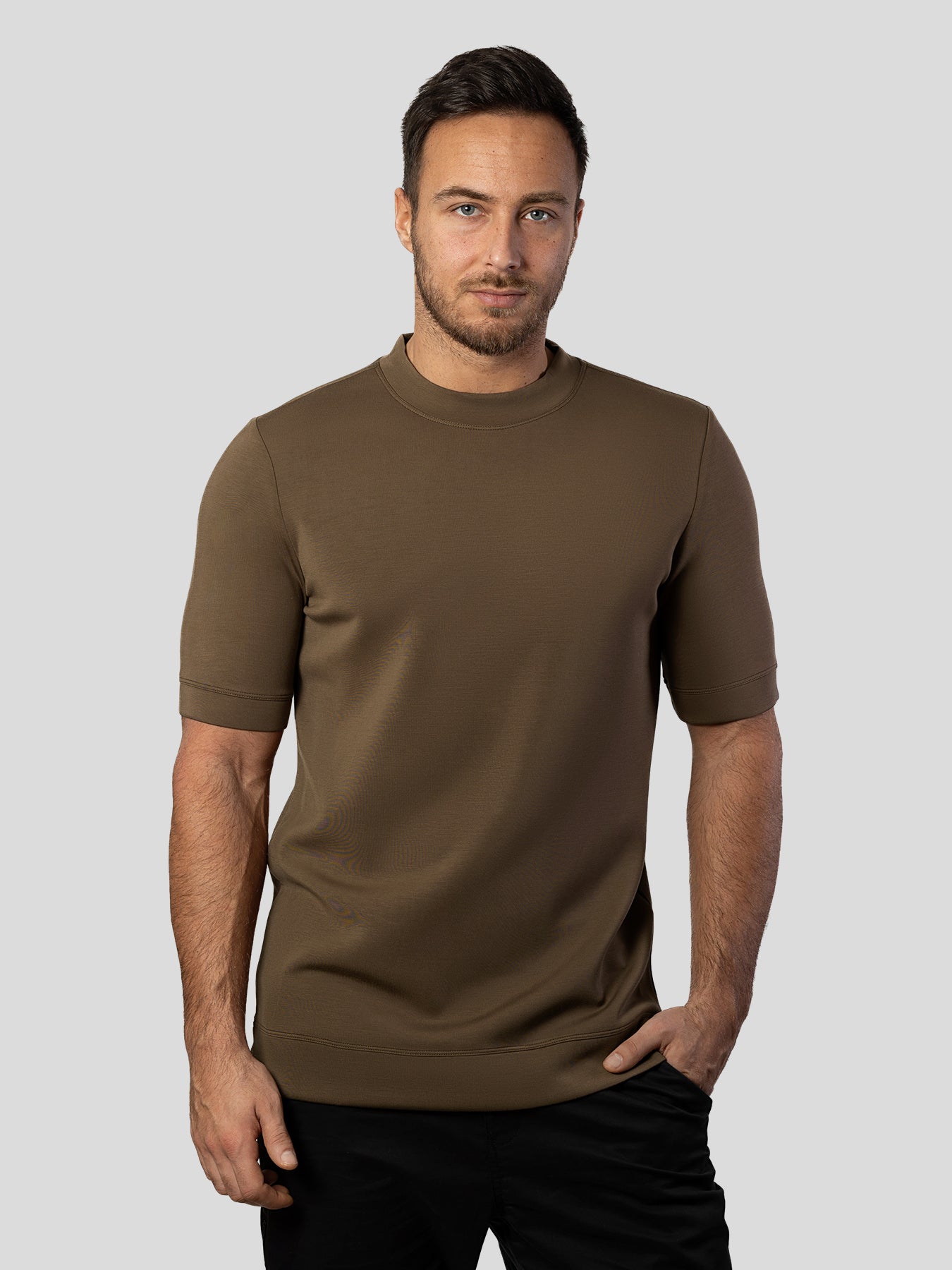 Modal Blend de manga corta Tee:de corte entallado