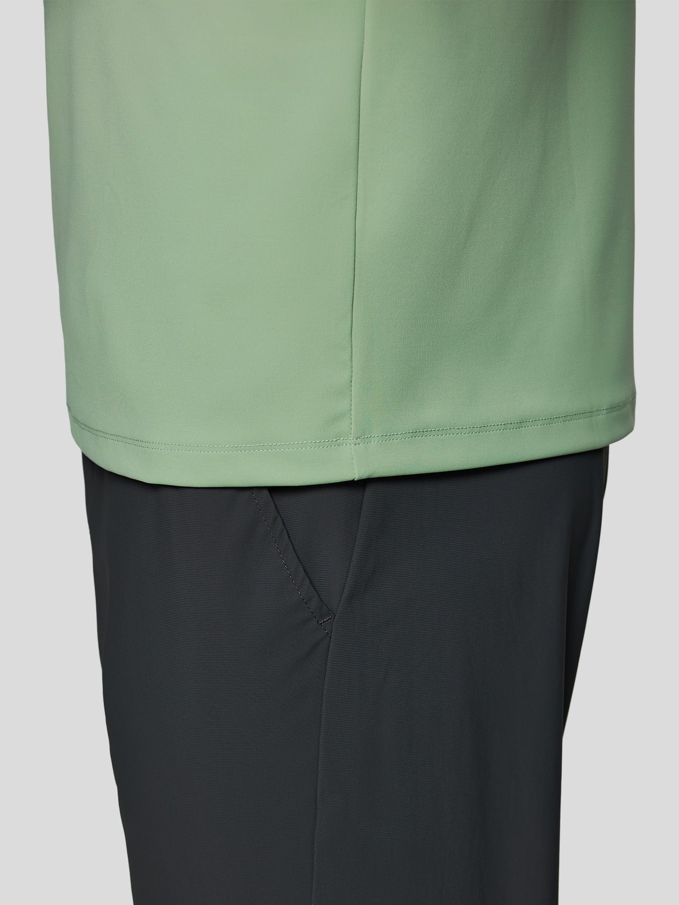 SmoothBlend de corte entallado Half Zip Mock Neck Tee: Zip Contrast Color