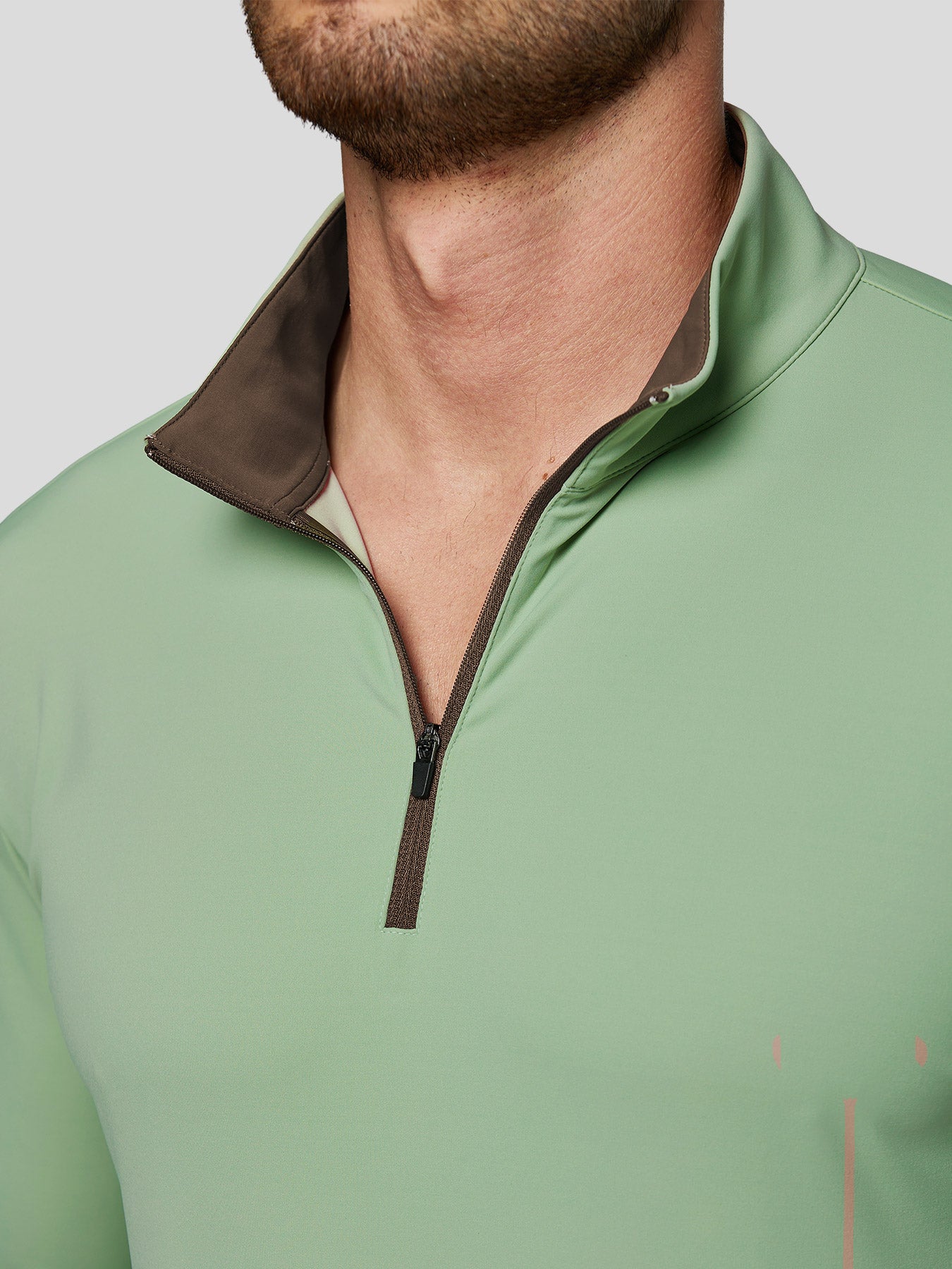 SmoothBlend de corte entallado Half Zip Mock Neck Tee: Zip Contrast Color