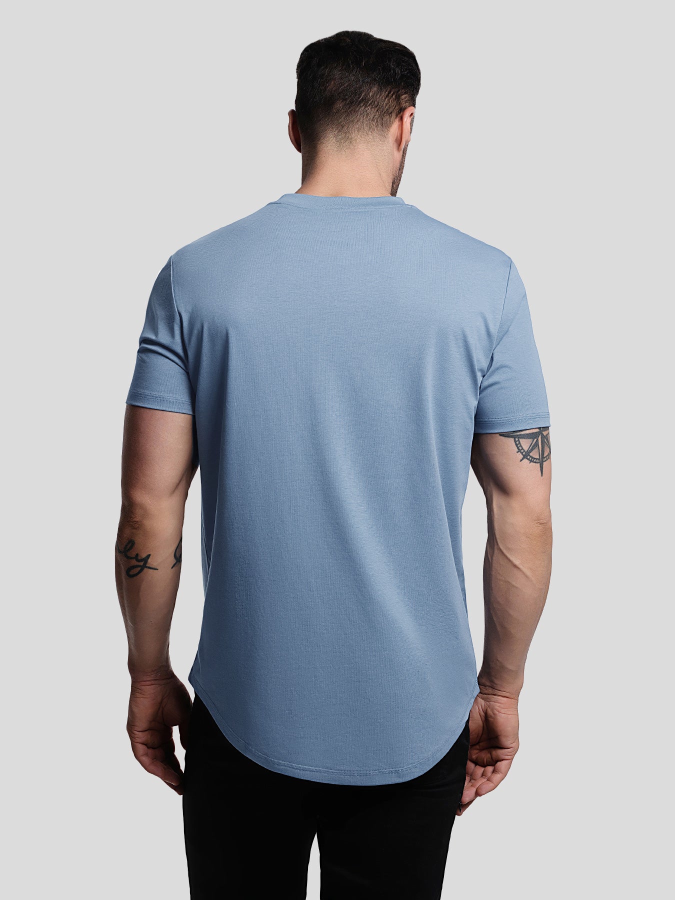 StayCool 2.0 Elongated Tee:de corte entallado