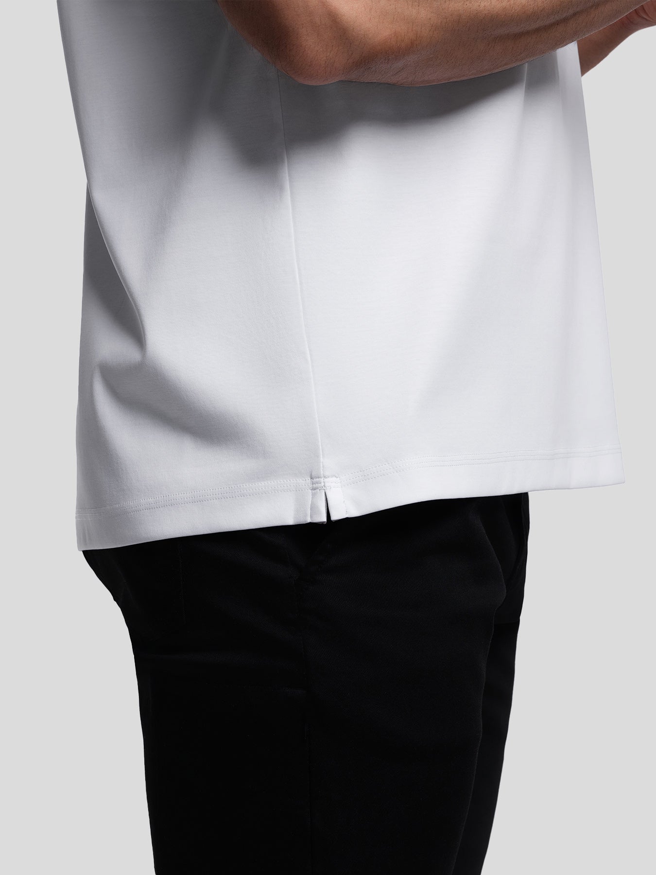 CloudWear 2.0 Split-Hem de manga corta Tee: de corte entallado