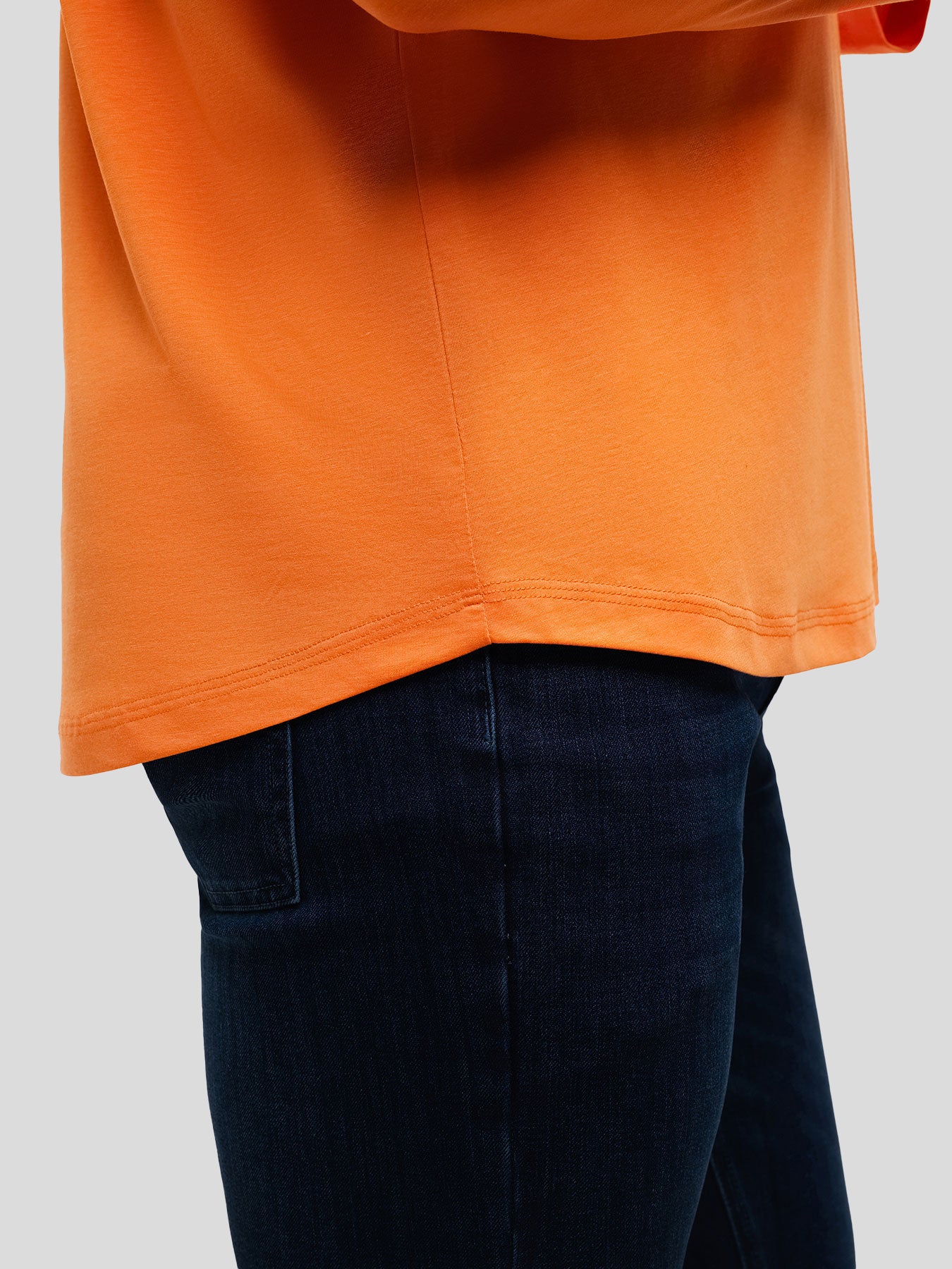 StaySmooth de corte entallado de manga larga Curve Hem Tee: 2024 New Colors