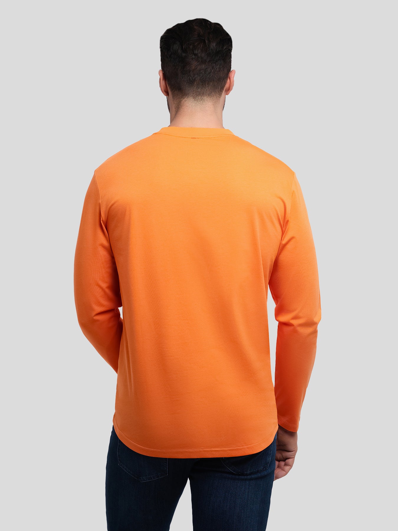 StaySmooth de corte entallado de manga larga Curve Hem Tee: 2024 New Colors