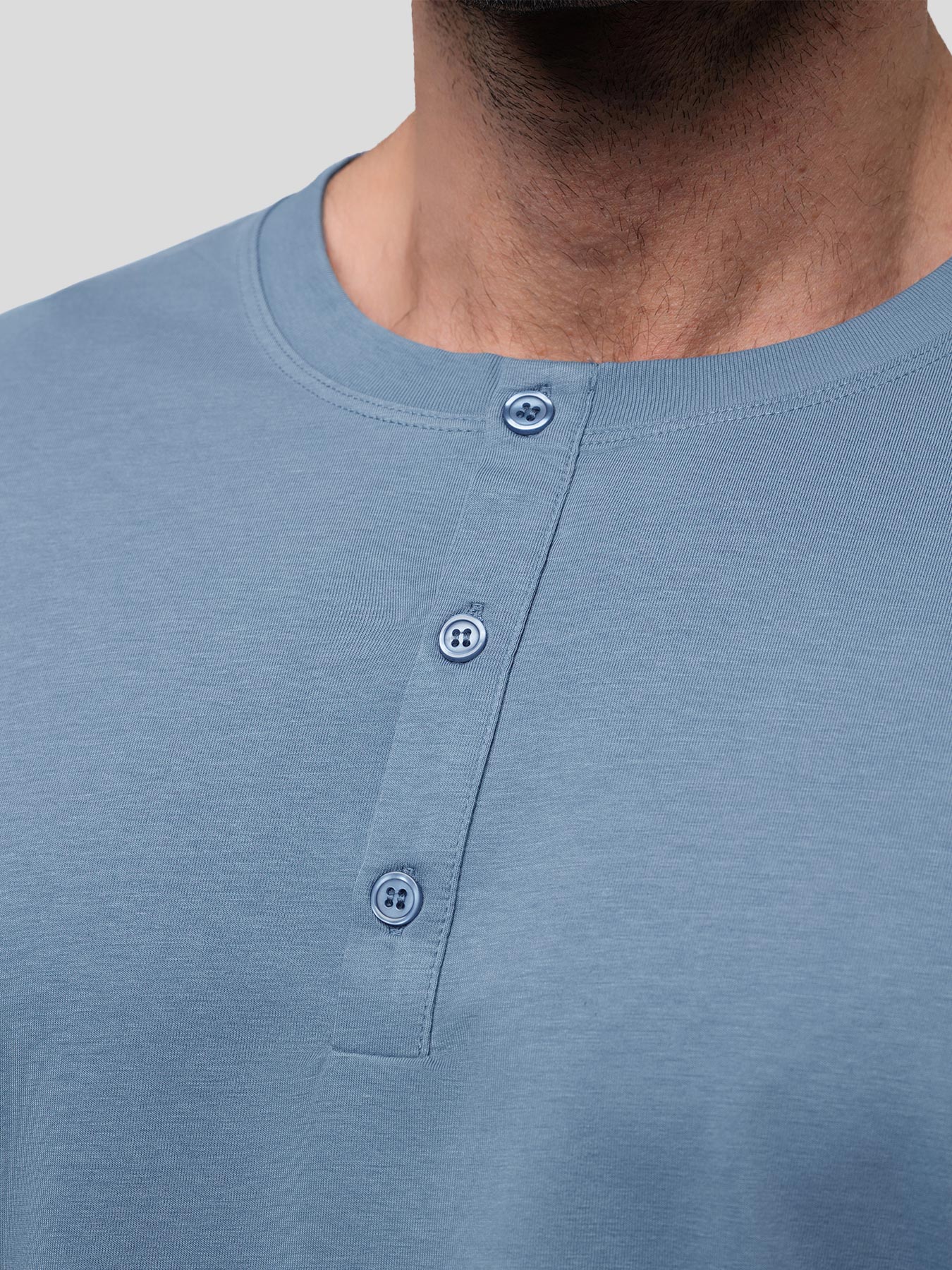 StaySmooth de manga larga Henley Drop-Cut Tee
