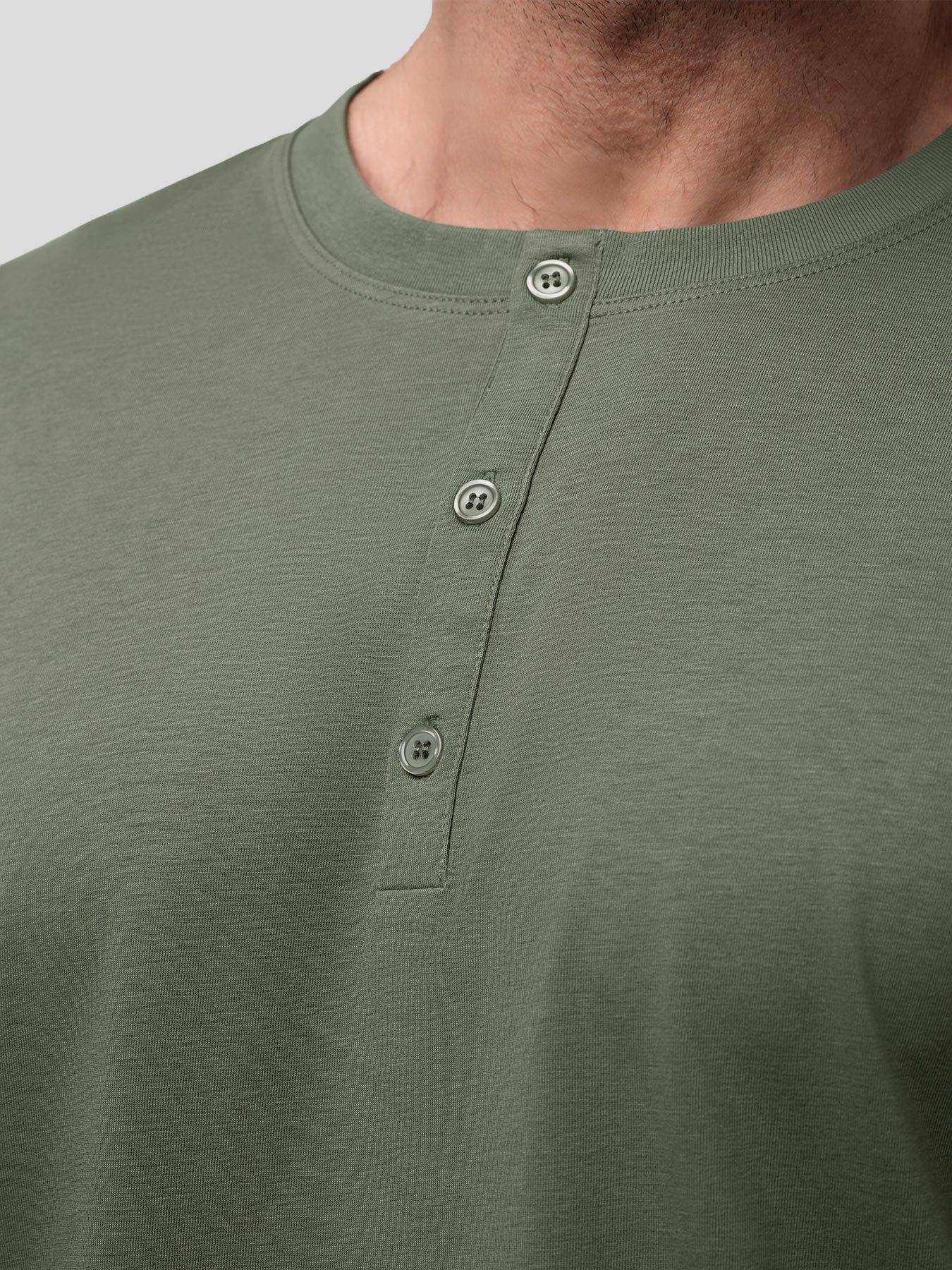 StaySmooth de manga larga Henley Drop-Cut Tee
