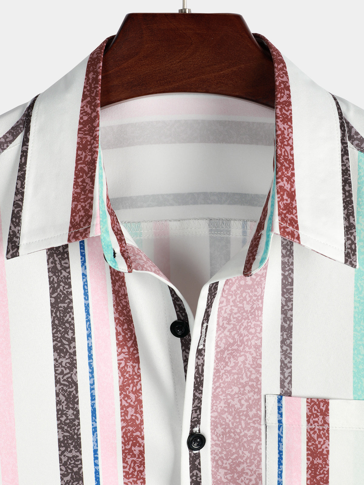 Colorful Button Up Vertical Rainbow a rayas de manga corta Pockecamiseta para hombre