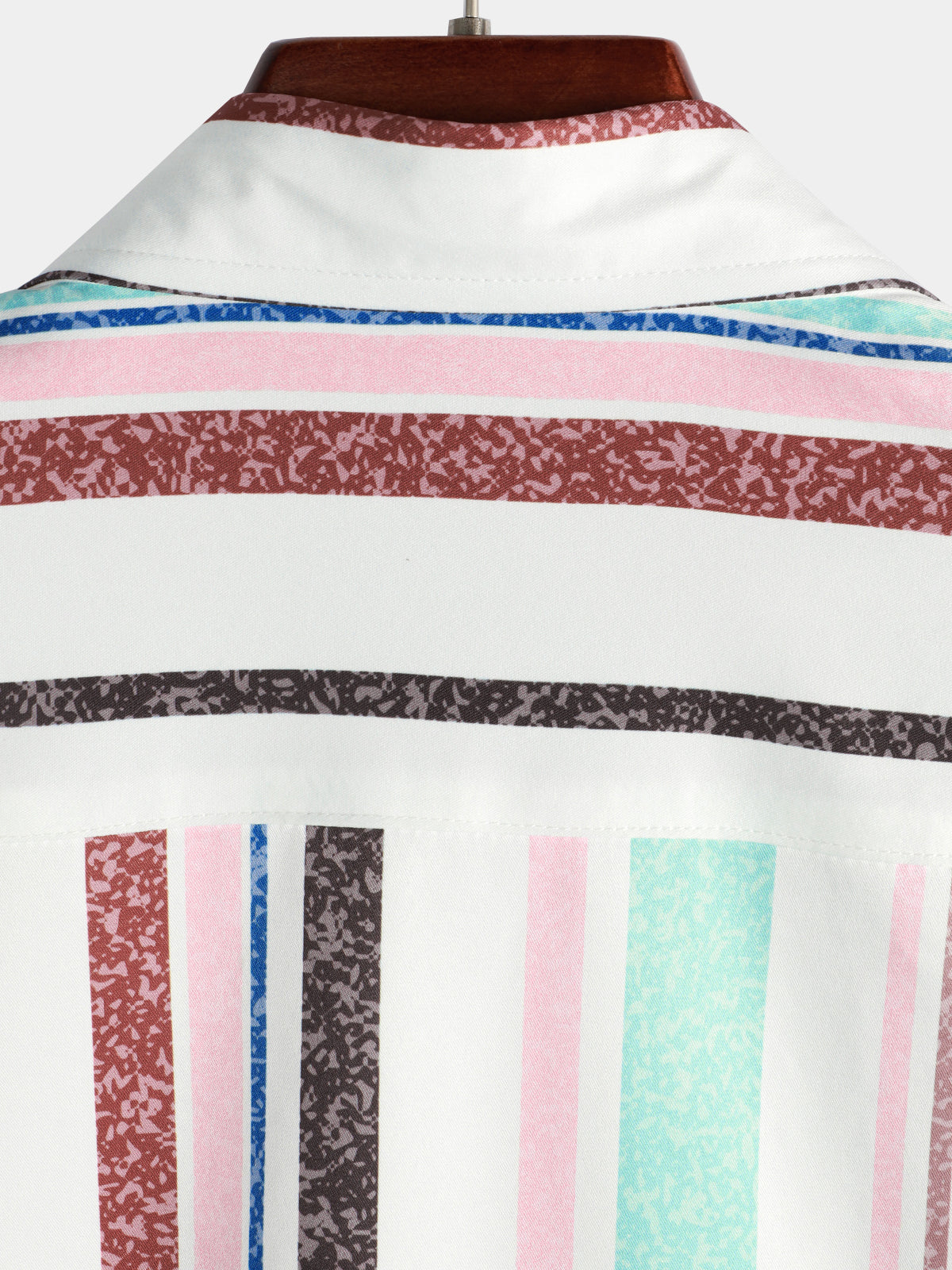 Colorful Button Up Vertical Rainbow a rayas de manga corta Pockecamiseta para hombre