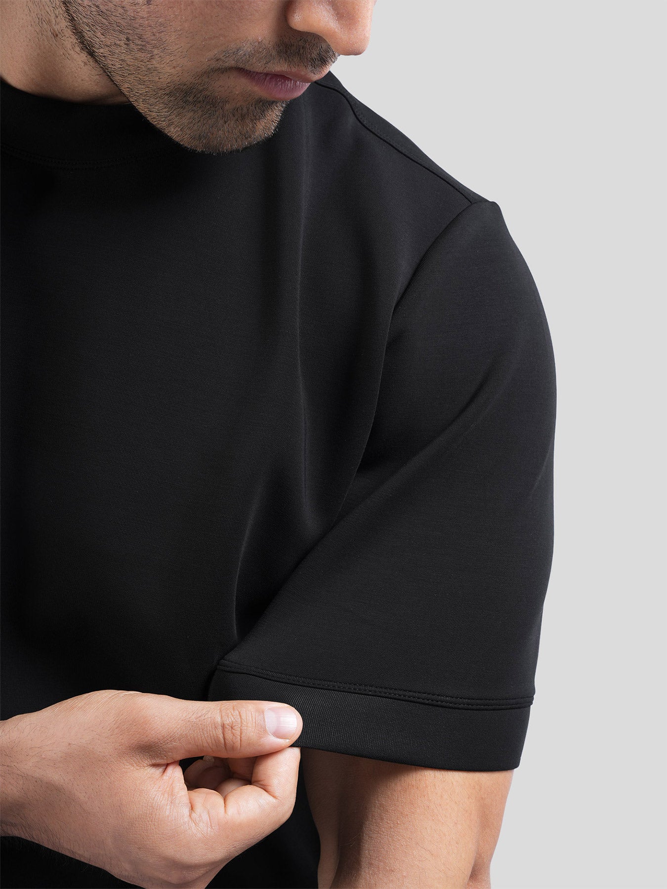 Modal Blend de manga corta Tee:de corte entallado