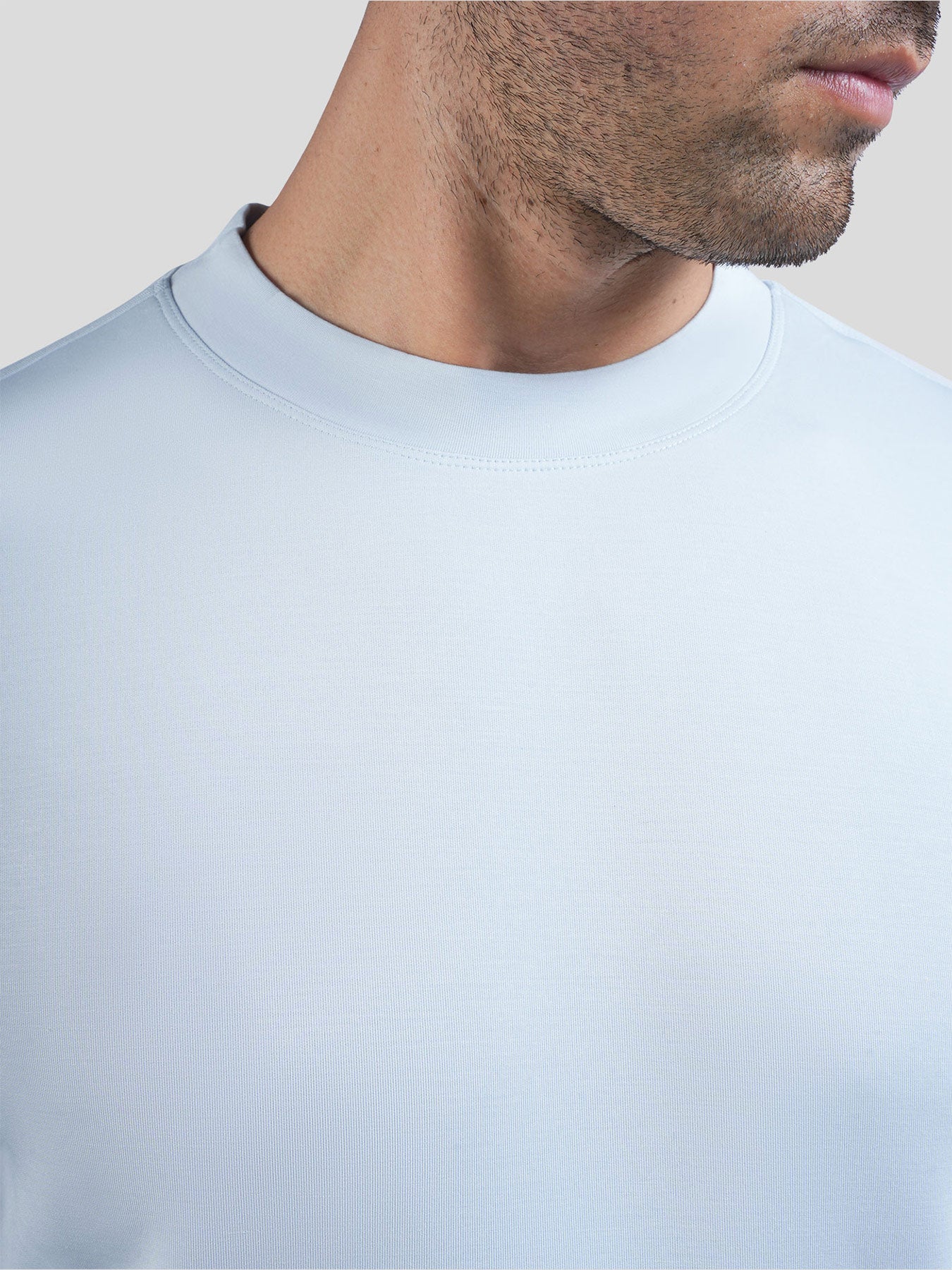 Modal Blend de manga corta Tee:de corte entallado