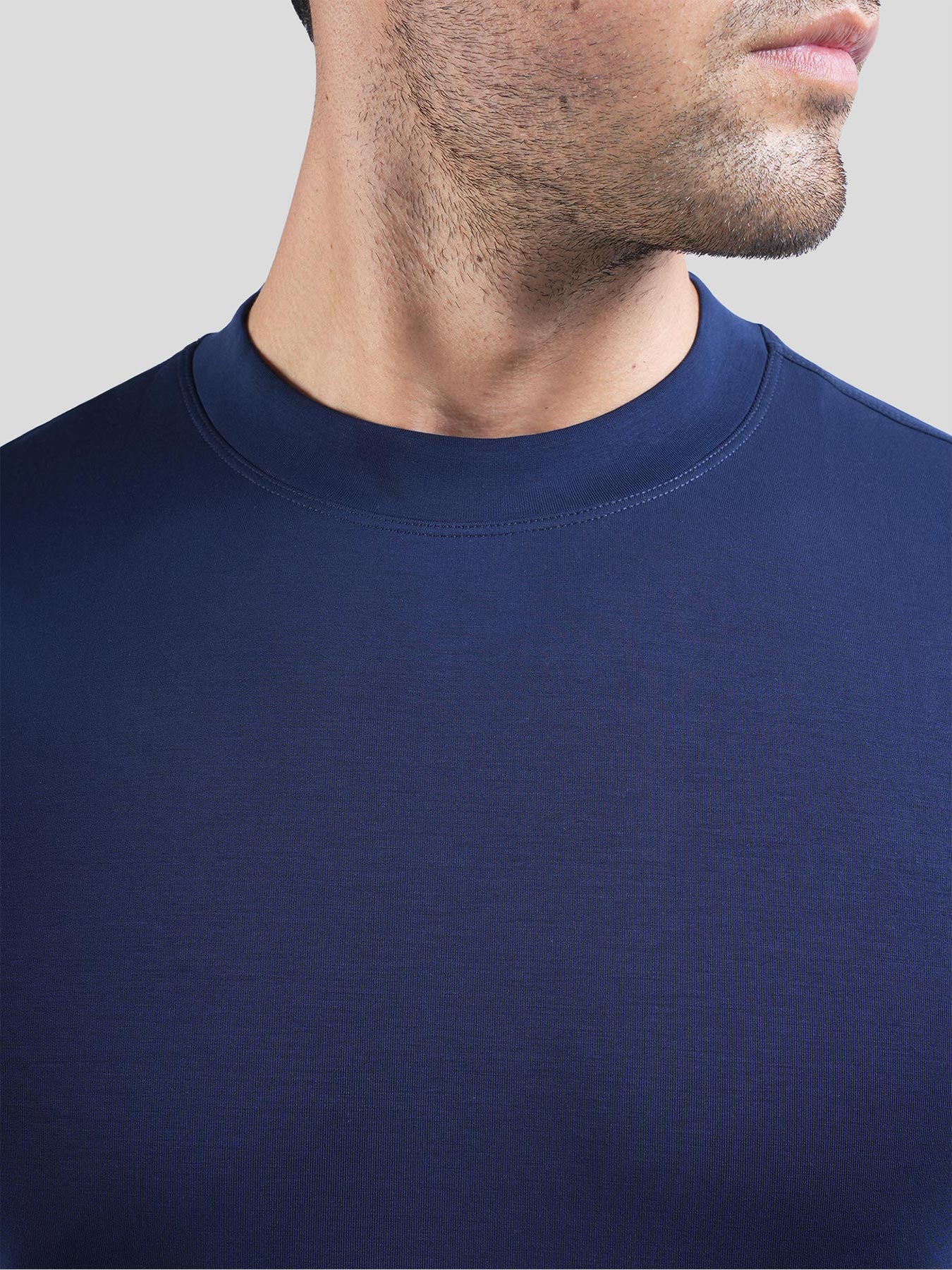 Modal Blend de manga corta Tee:de corte entallado