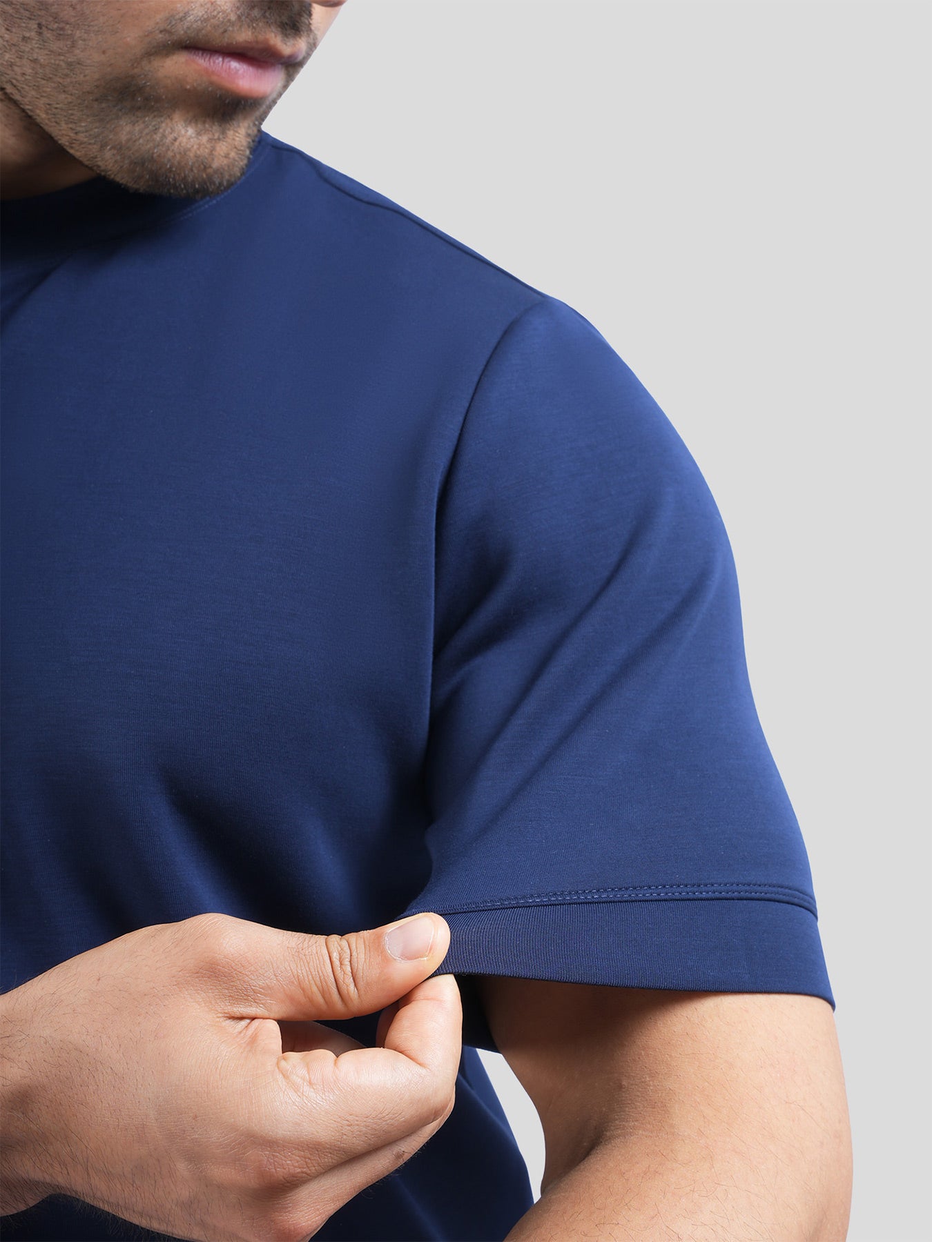Modal Blend de manga corta Tee:de corte entallado