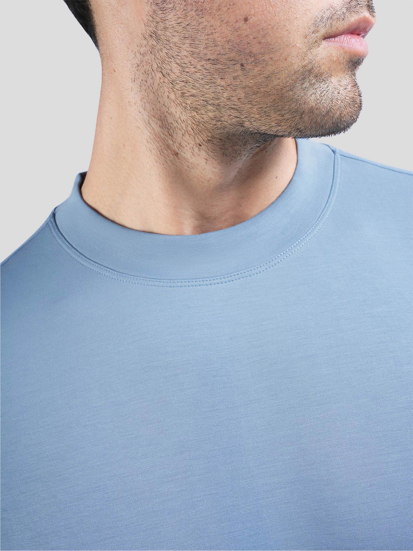 Modal Blend de manga corta Tee:de corte entallado