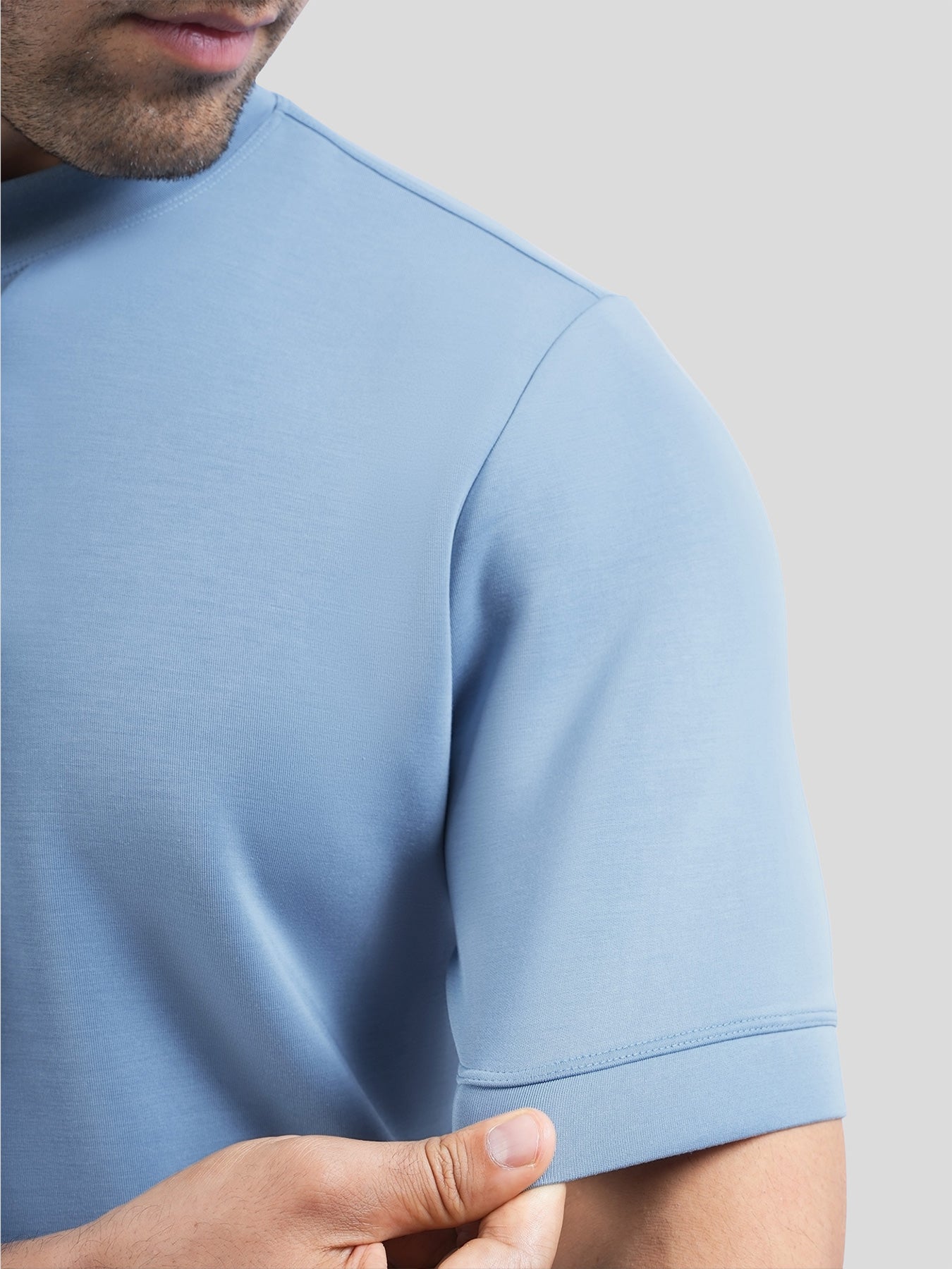 Modal Blend de manga corta Tee:de corte entallado