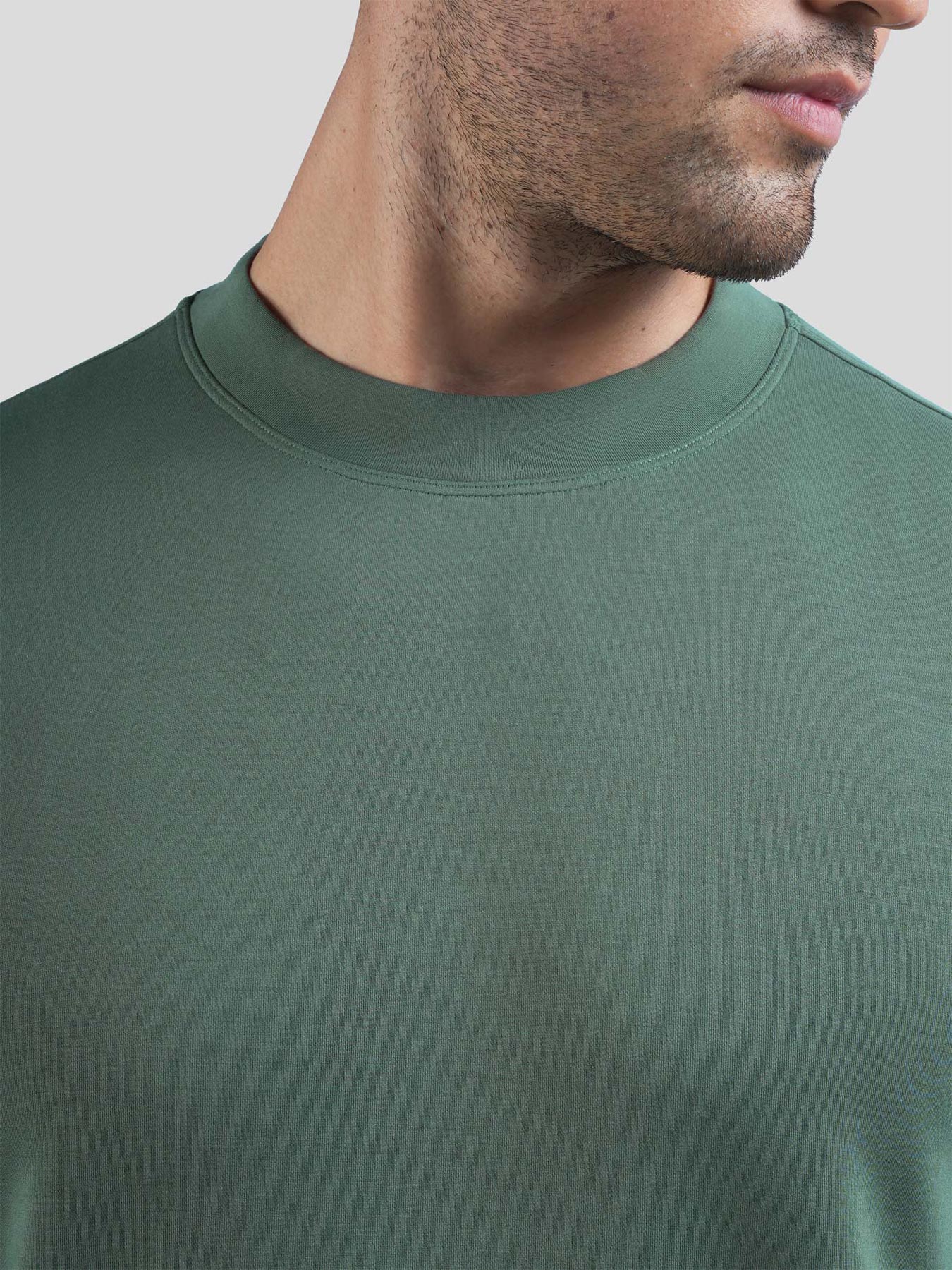 Modal Blend de manga corta Tee:de corte entallado
