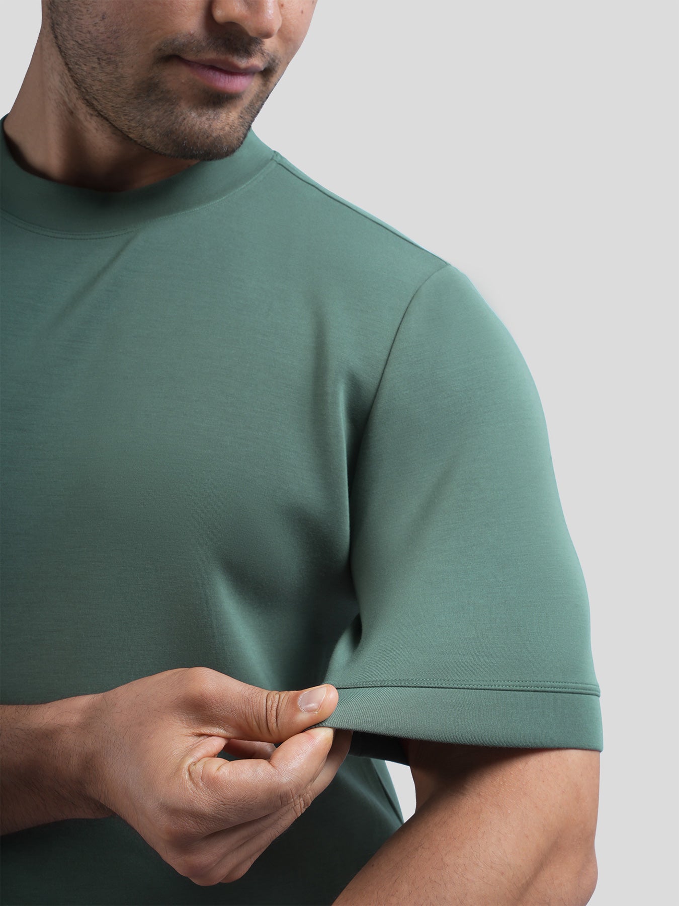 Modal Blend de manga corta Tee:de corte entallado