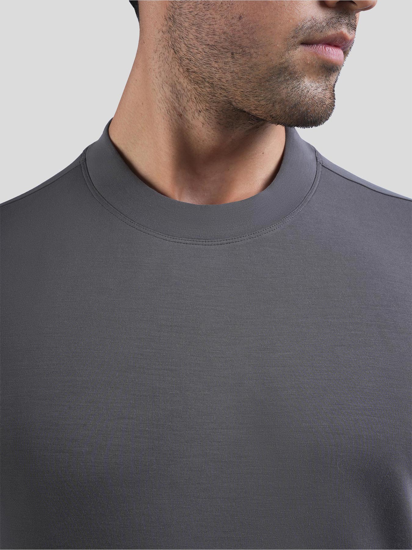 Modal Blend de manga corta Tee:de corte entallado