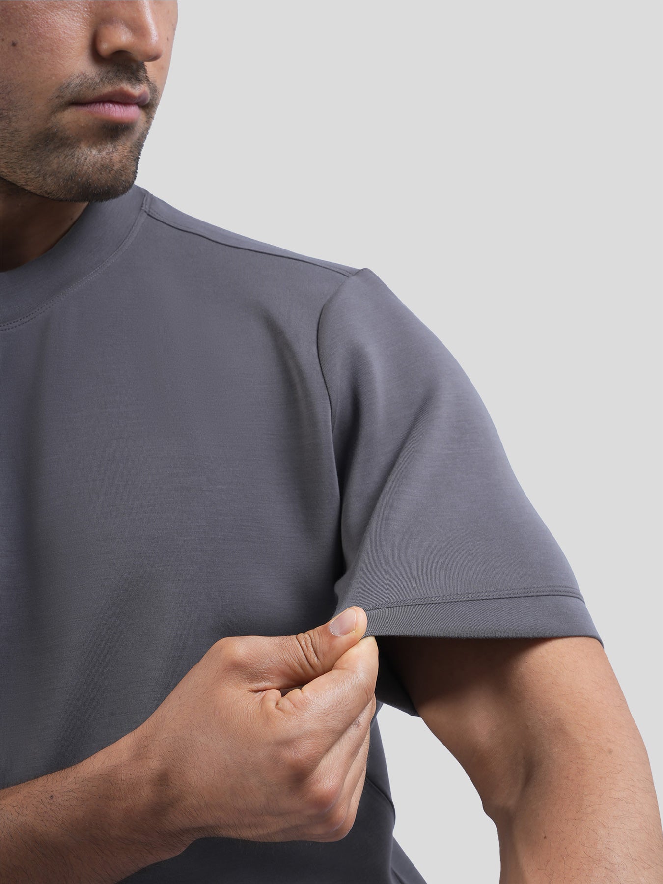 Modal Blend de manga corta Tee:de corte entallado