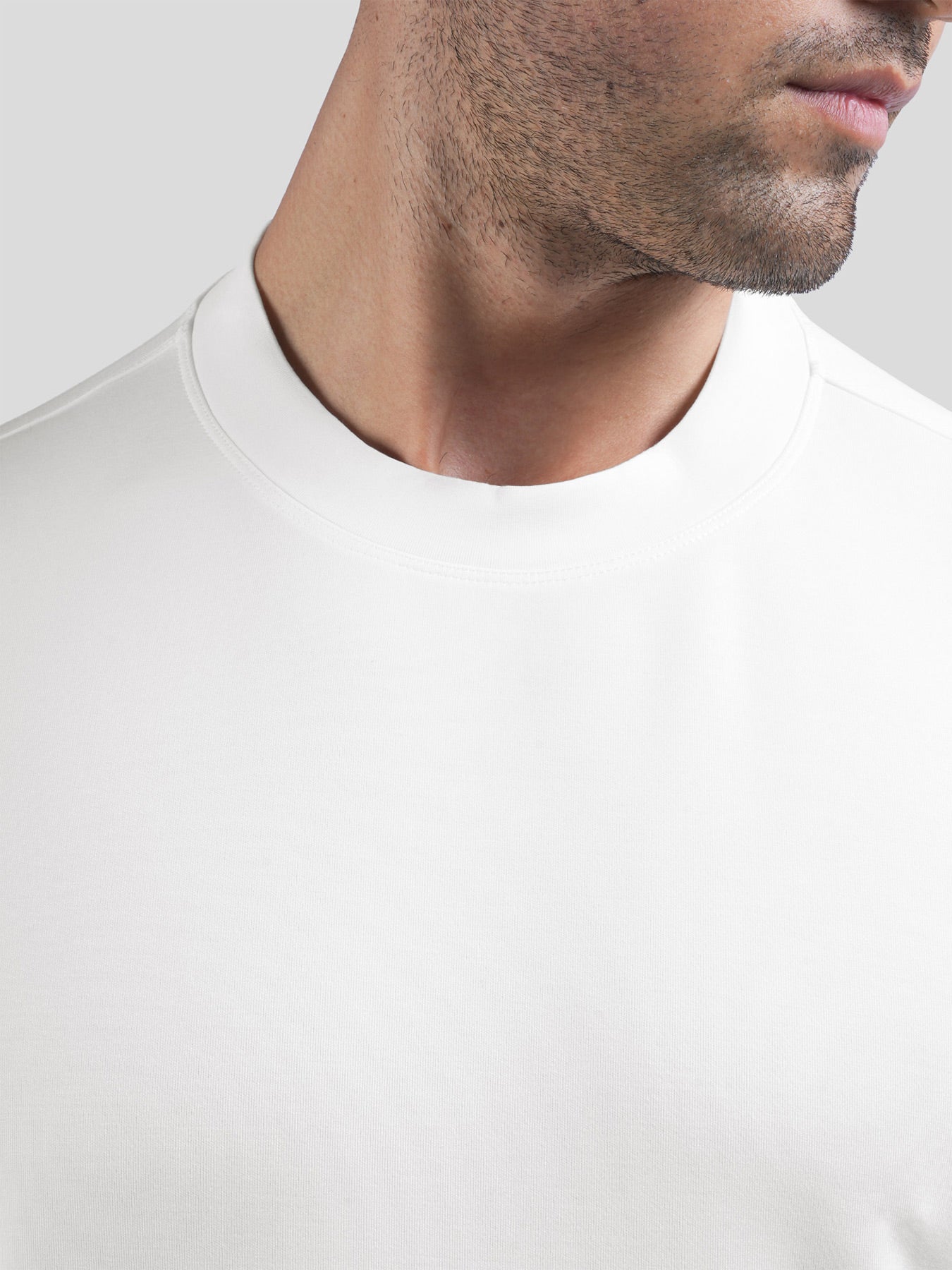 Modal Blend de manga corta Tee:de corte entallado